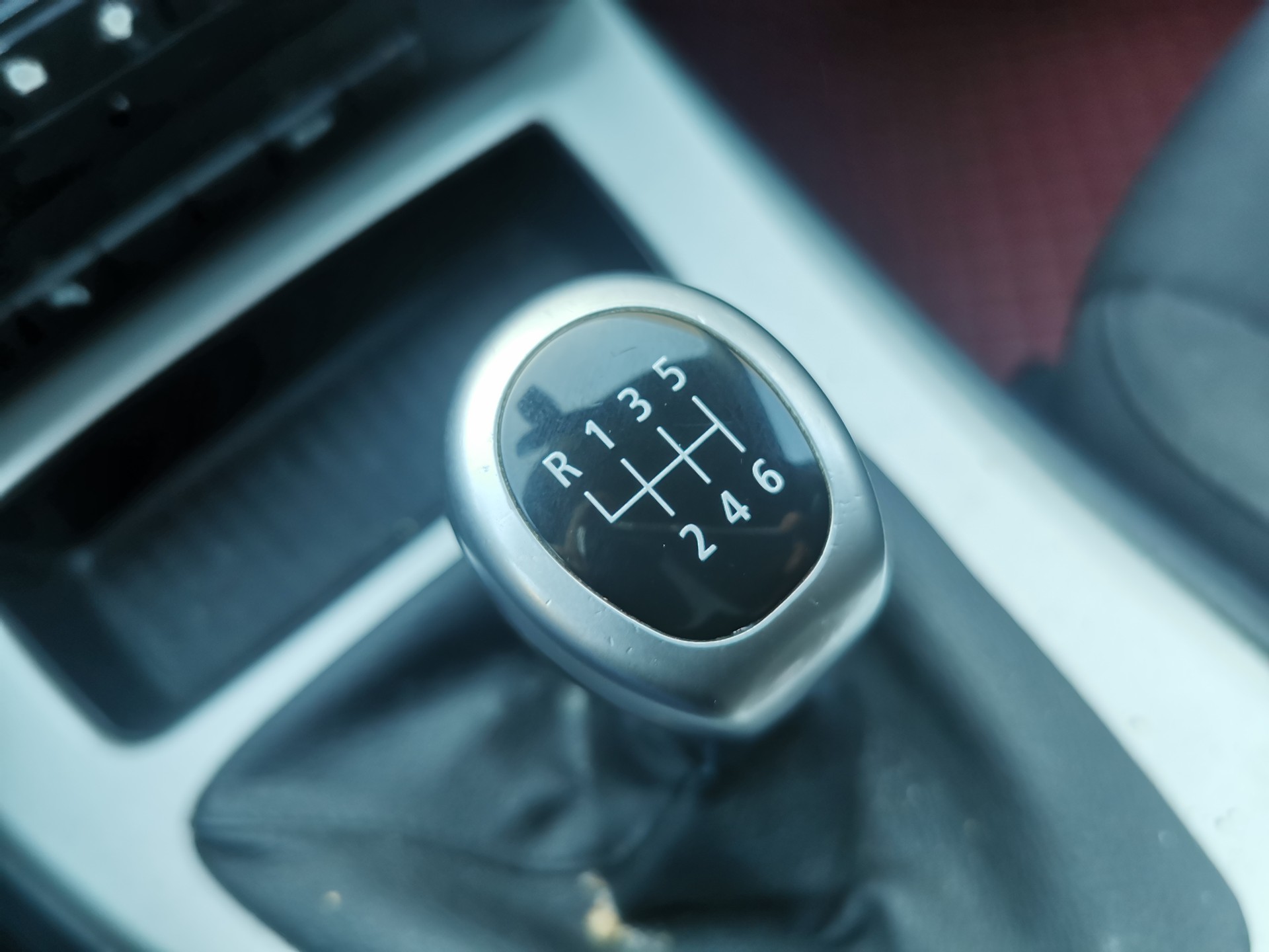BMW 318i Touring-image-12