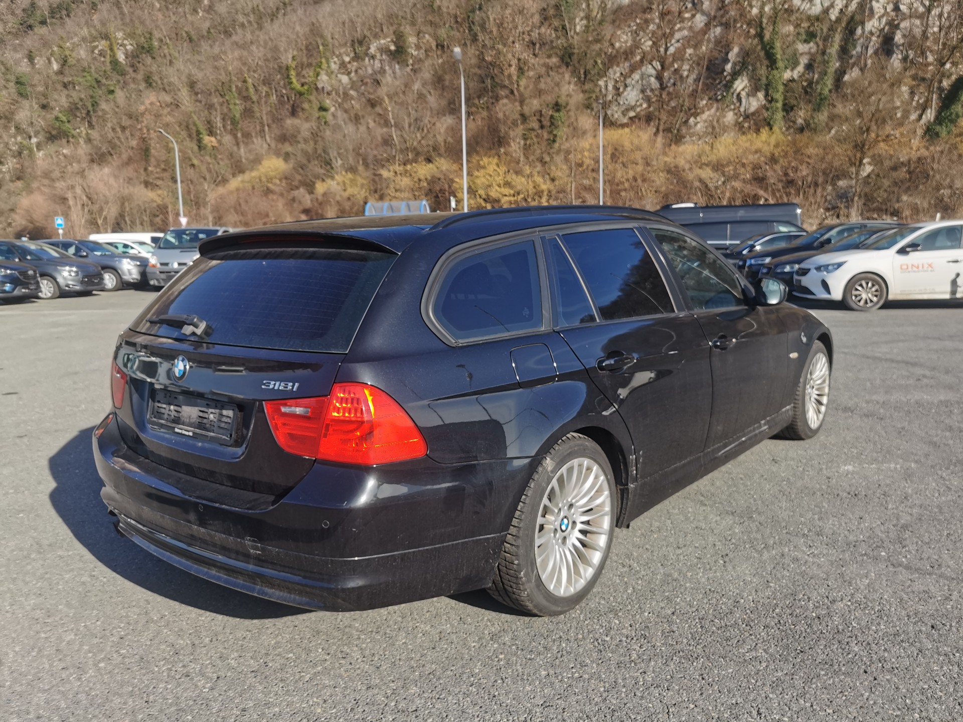 BMW 318i Touring-image-5