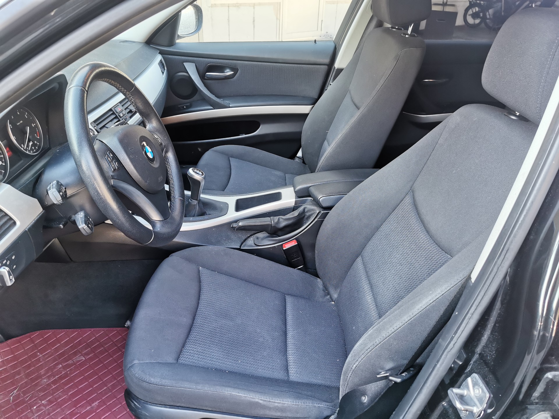 BMW 318i Touring-image-11