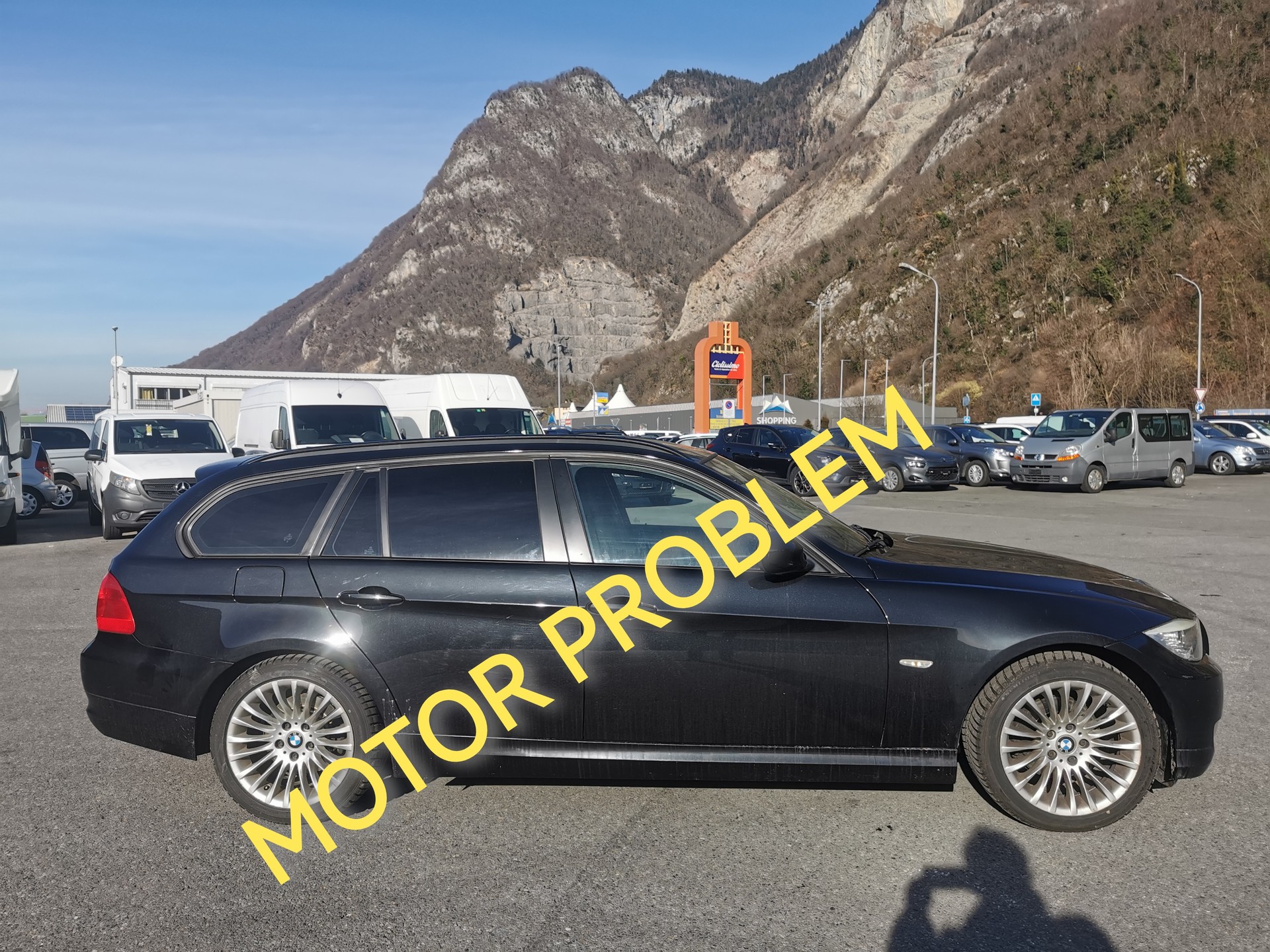 BMW 318i Touring-image-0