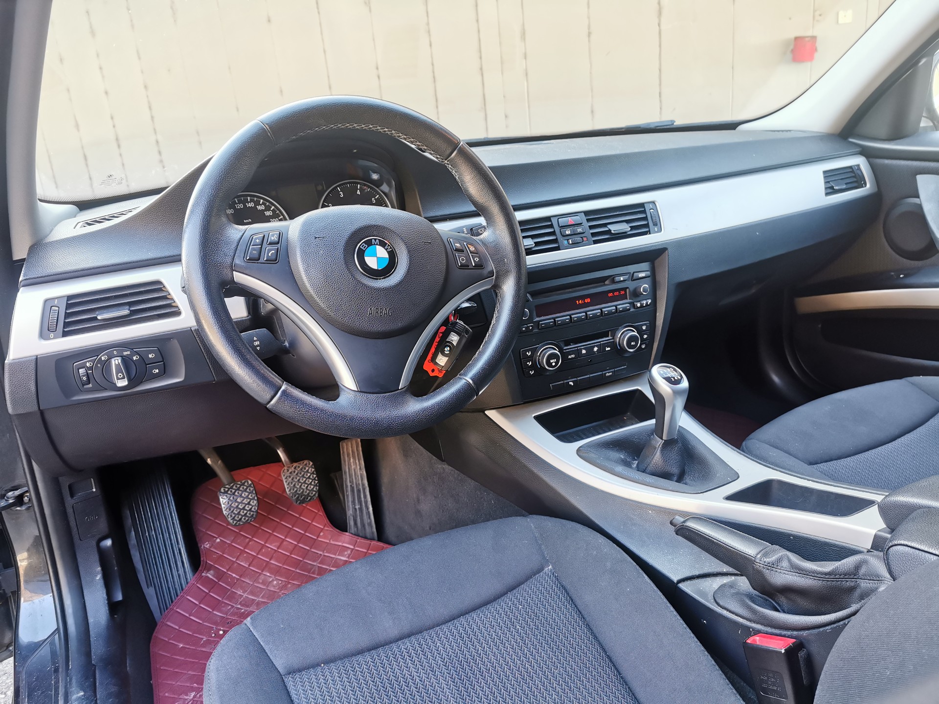 BMW 318i Touring-image-7