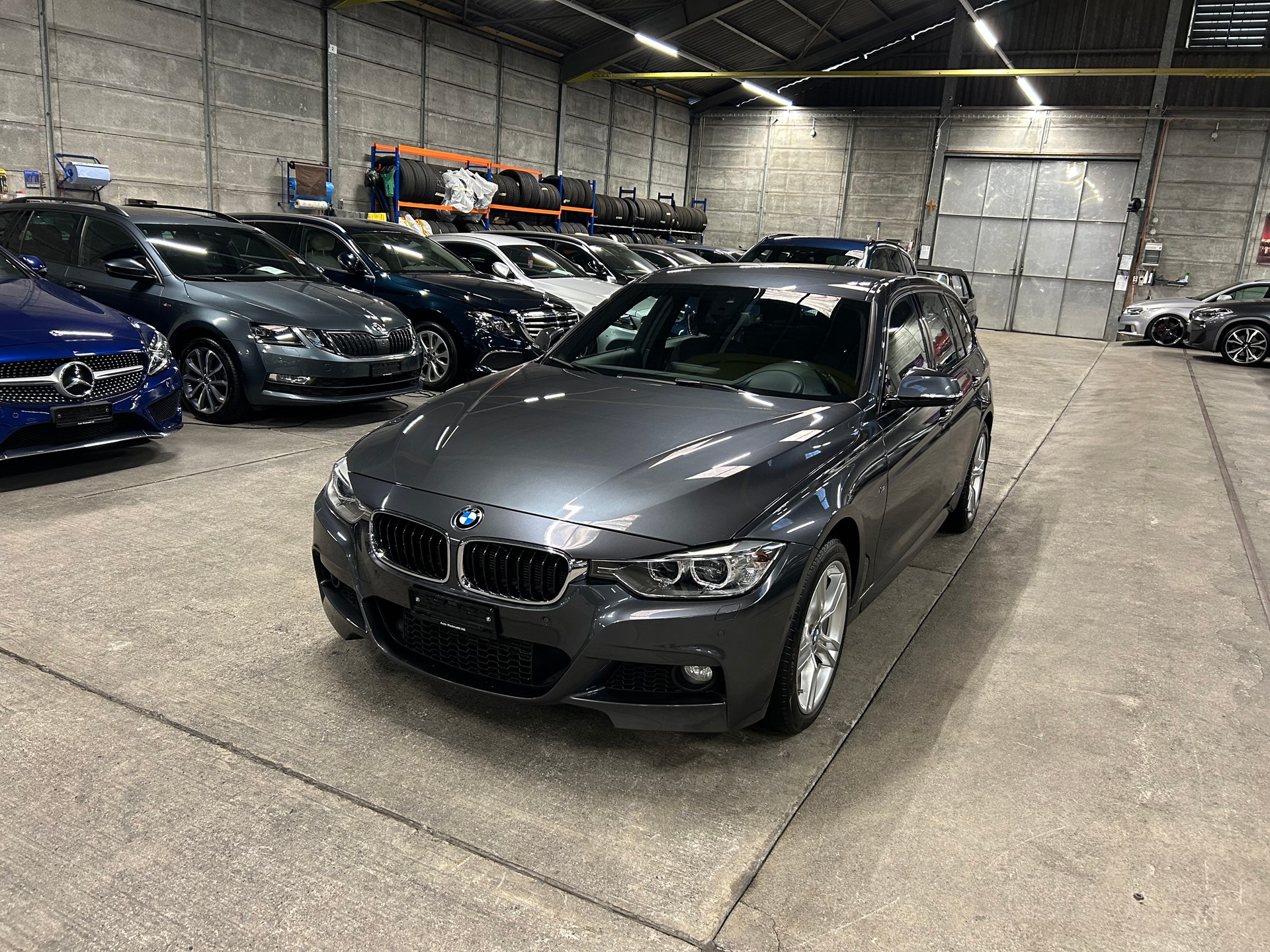 BMW 320d xDrive M Sportpaket Touring Steptronic-image-8