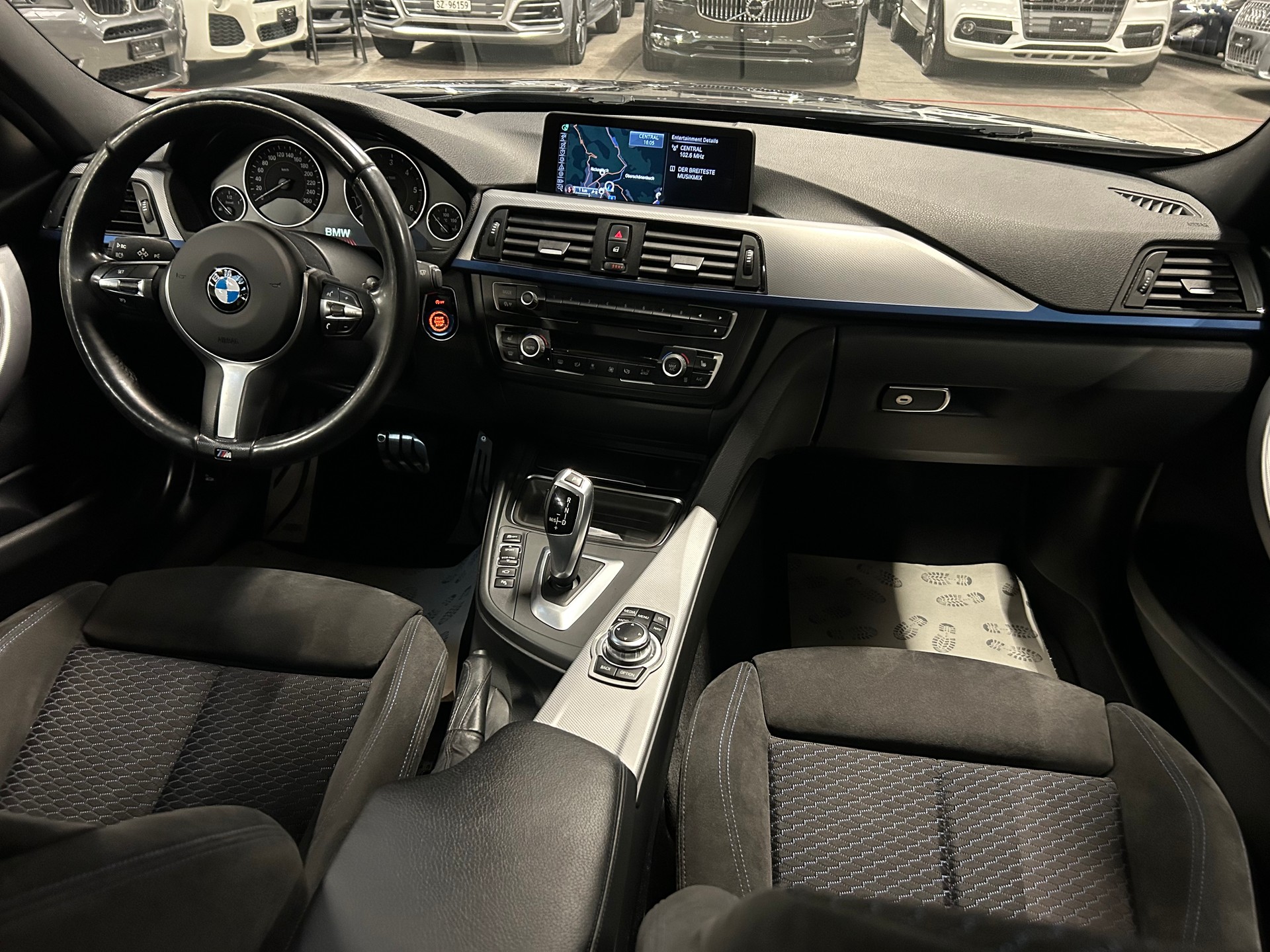 BMW 320d xDrive M Sportpaket Touring Steptronic-image-14