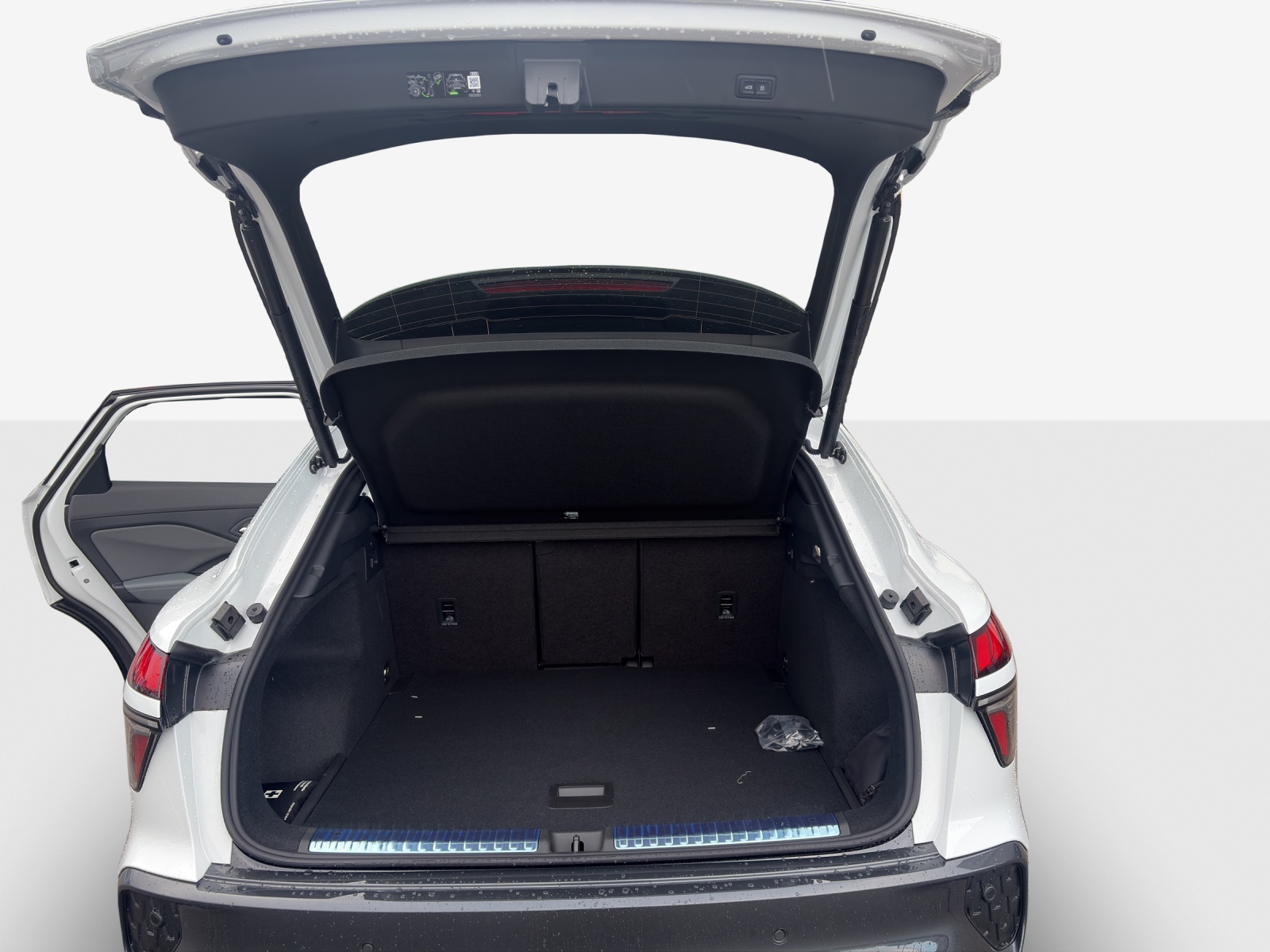 AUDI Q3 Sportback 110 kW TFSI S tronic-image-12