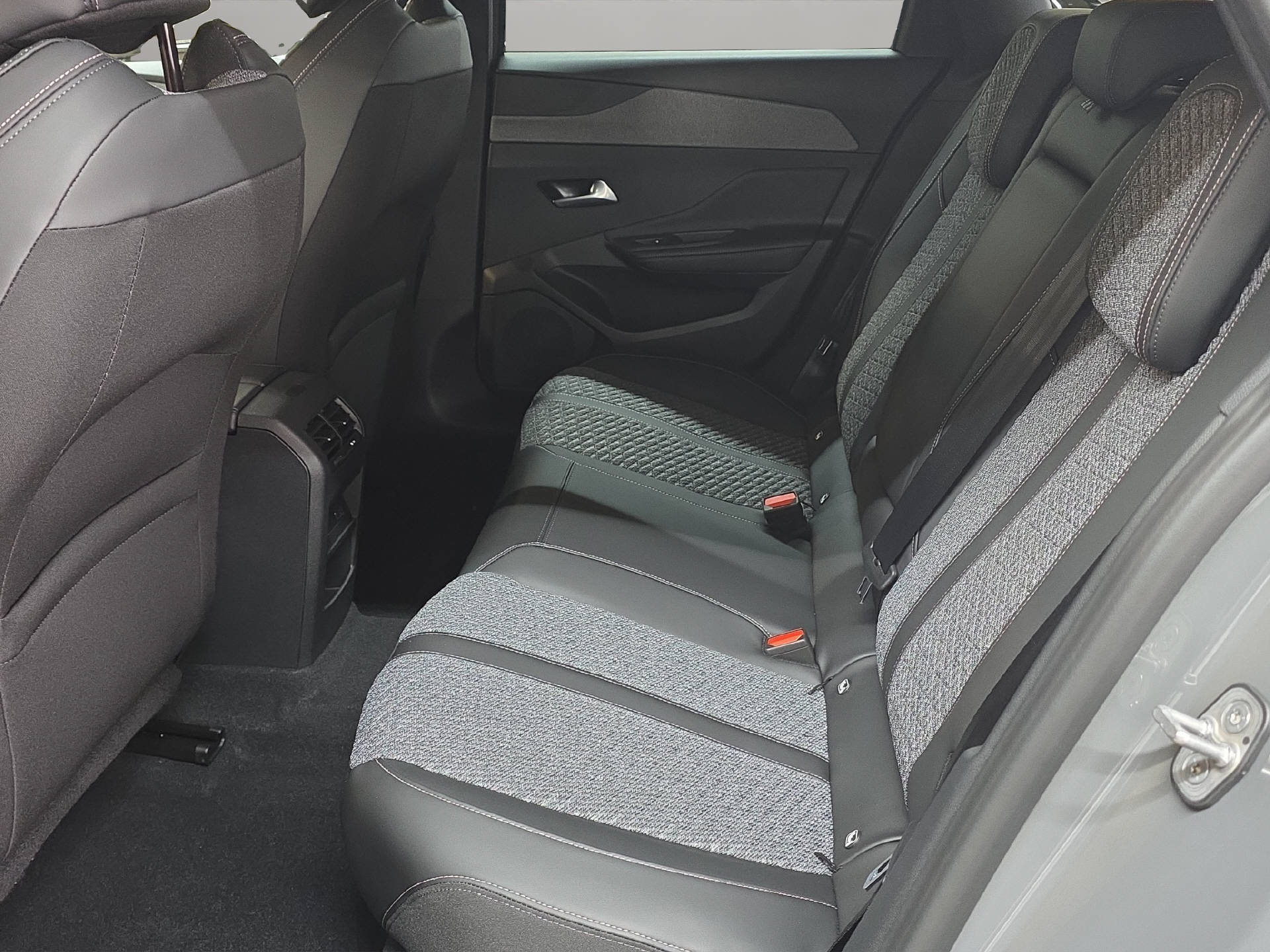 PEUGEOT 308 SW 1.2 Hybrid Allure-image-8