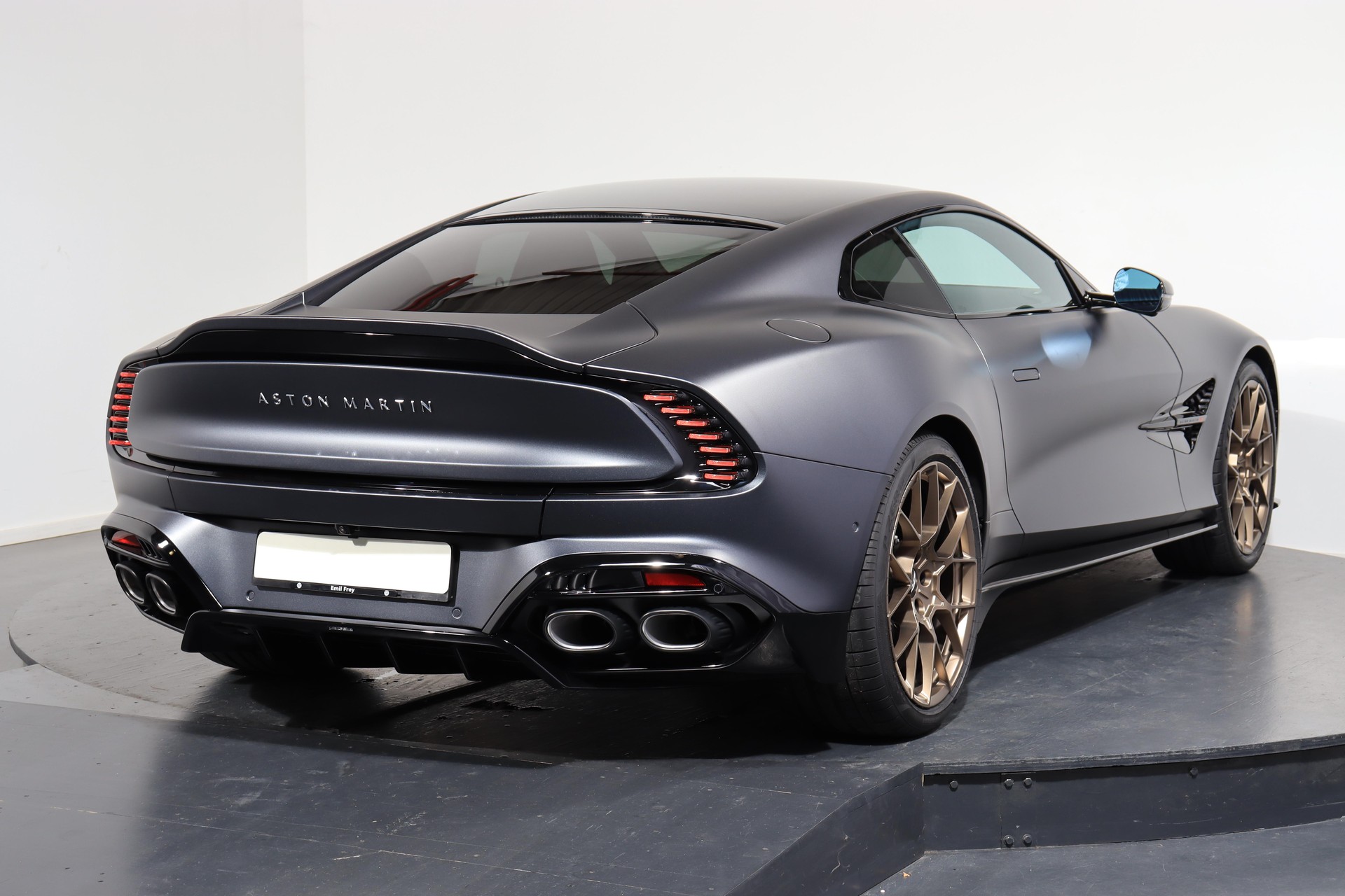 ASTON MARTIN Vanquish 5.2 V12 Bi-Turbo-showroom-element-2
