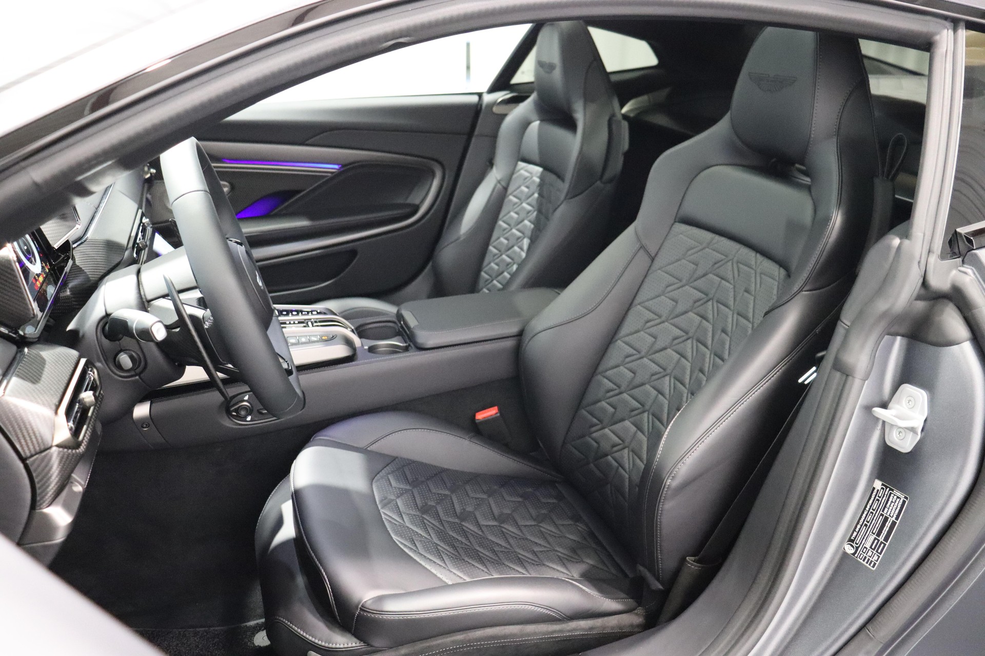 ASTON MARTIN Vanquish 5.2 V12 Bi-Turbo-showroom-element-3