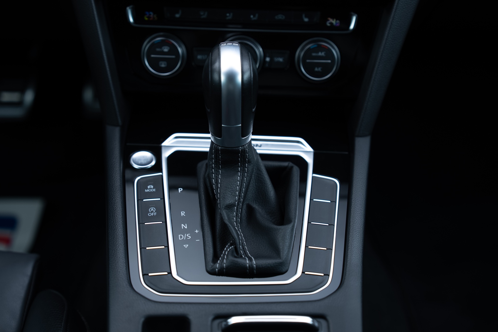 VW Passat Variant 2.0 TDI R-Line DSG-image-13
