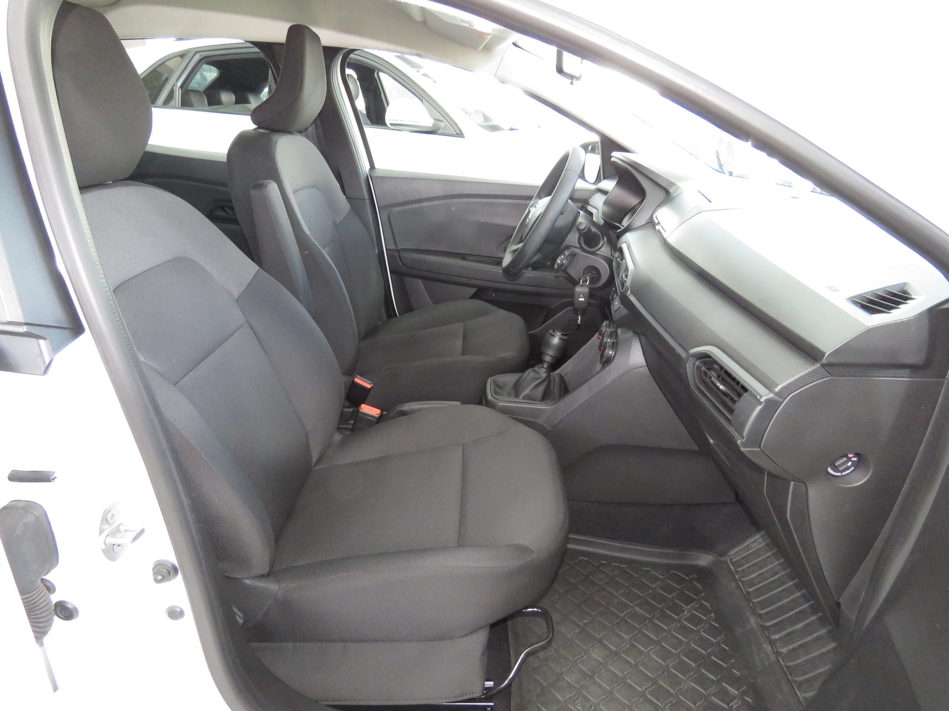 DACIA Sandero SCe 65 Essential-image-11
