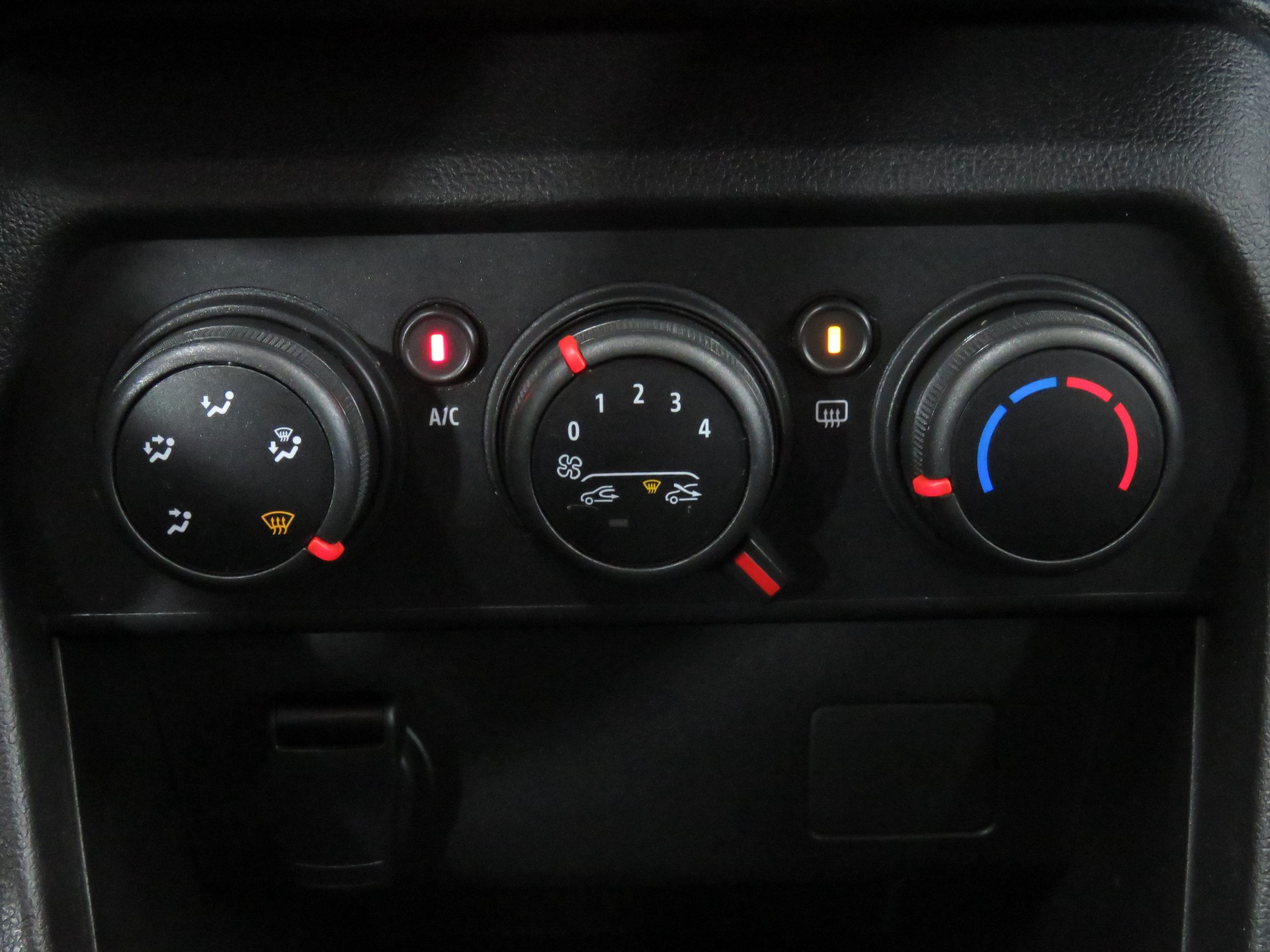 DACIA Sandero SCe 65 Essential-image-15