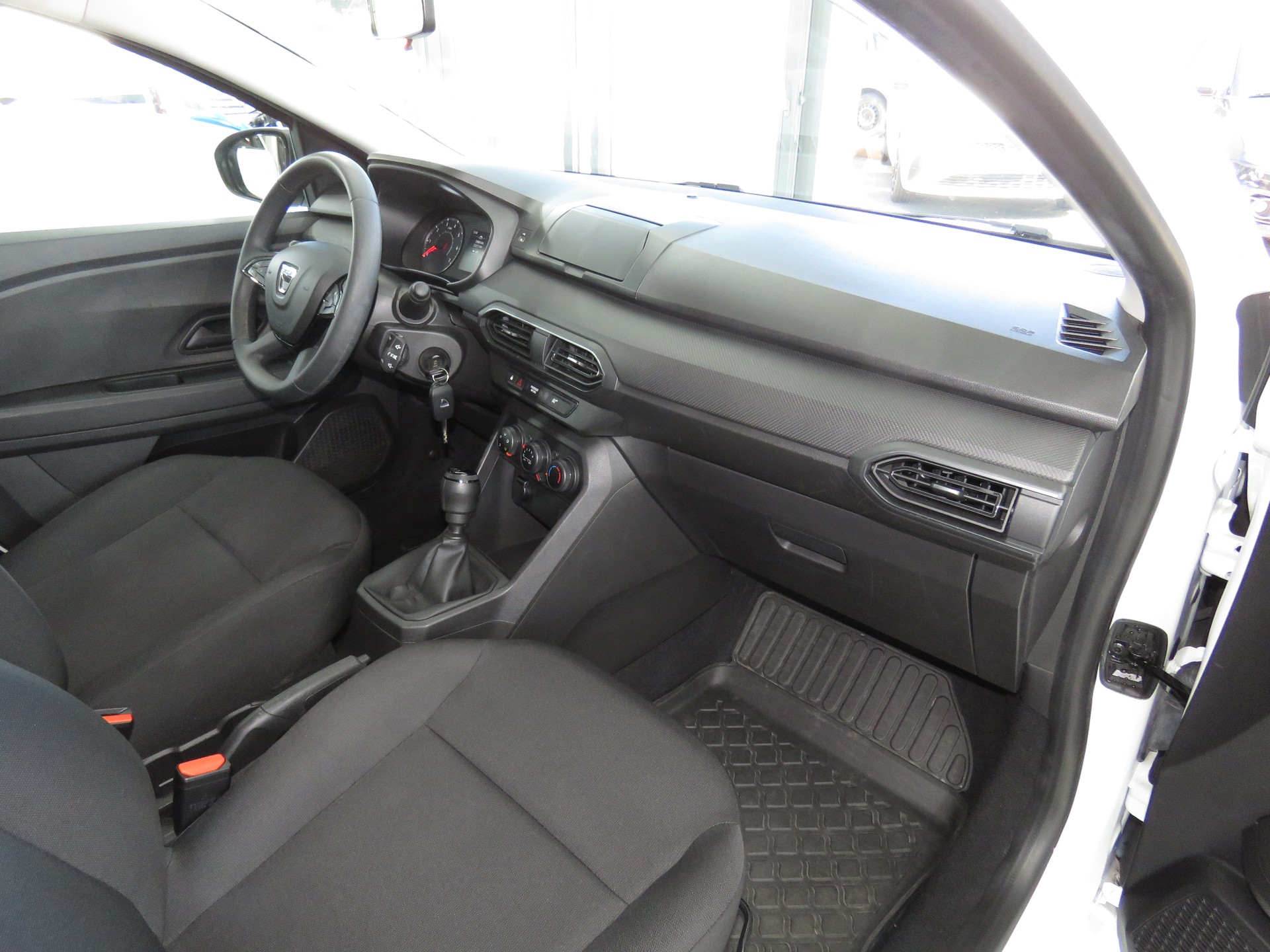 DACIA Sandero SCe 65 Essential-image-10