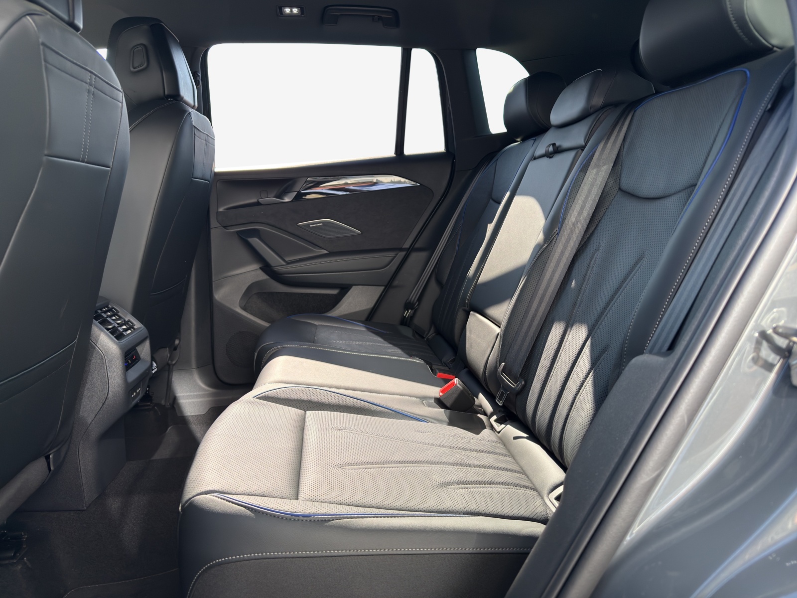 VW Tiguan 2.0 TSI DSG R-Line United 4Motion-image-11