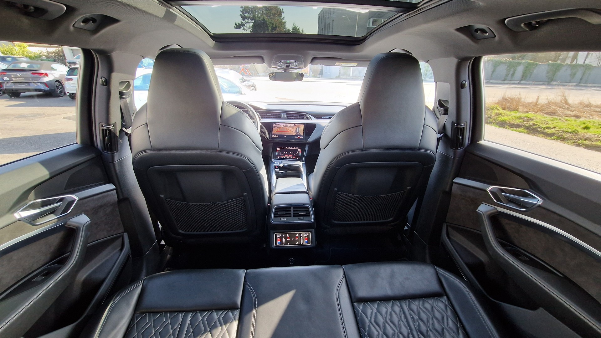 AUDI e-tron 55 Advanced quattro-image-11