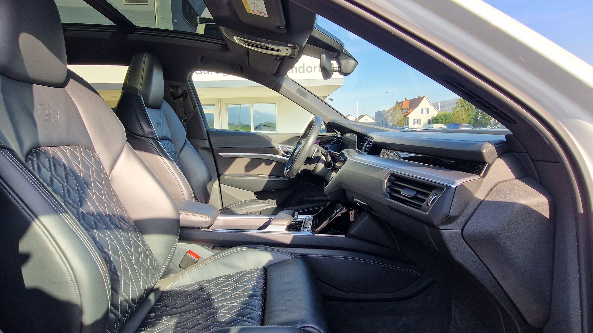 AUDI e-tron 55 Advanced quattro-image-7