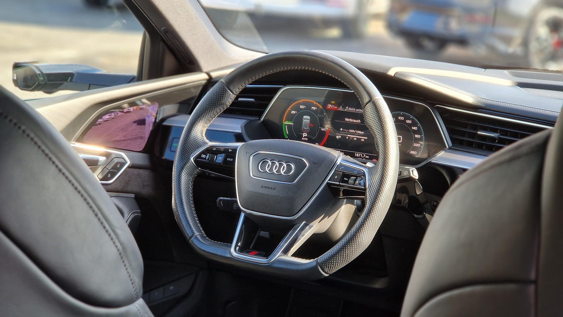 AUDI e-tron 55 Advanced quattro-image-13