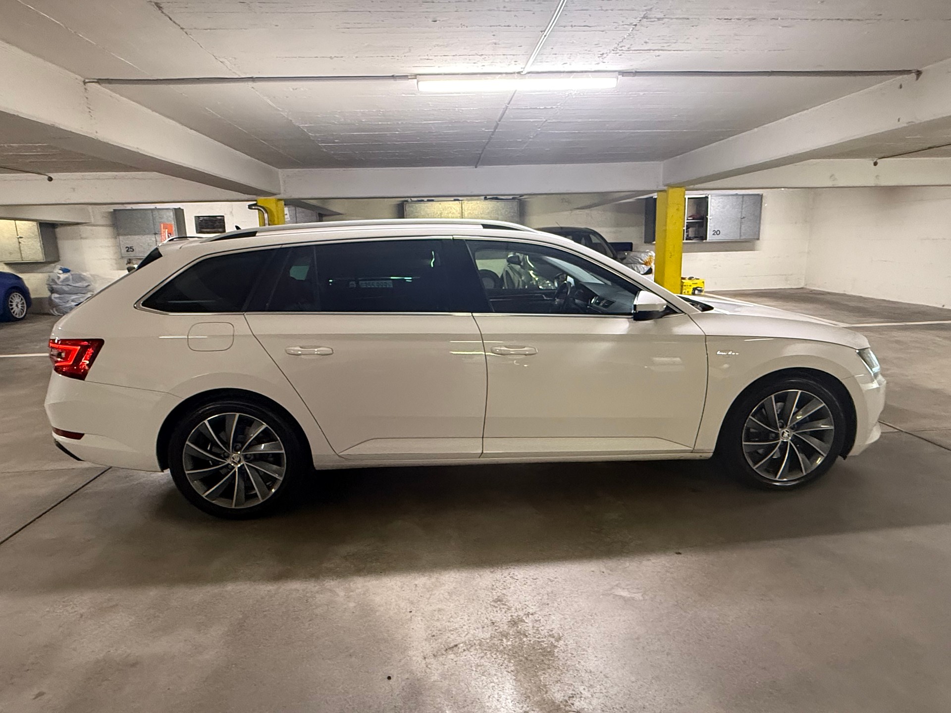 SKODA Superb Combi 2.0 TDi L&K 4x4 DSG-image-5