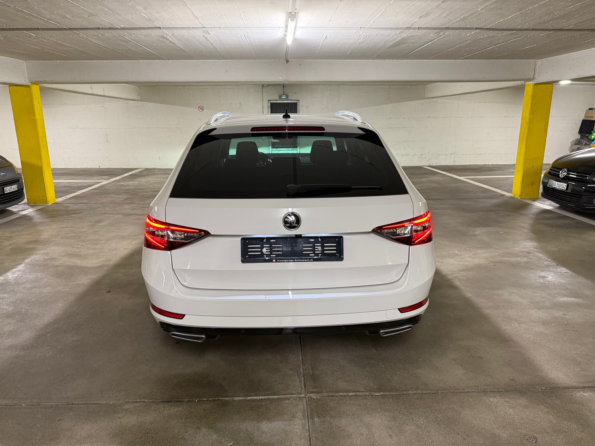 SKODA Superb Combi 2.0 TDi L&K 4x4 DSG-image-3