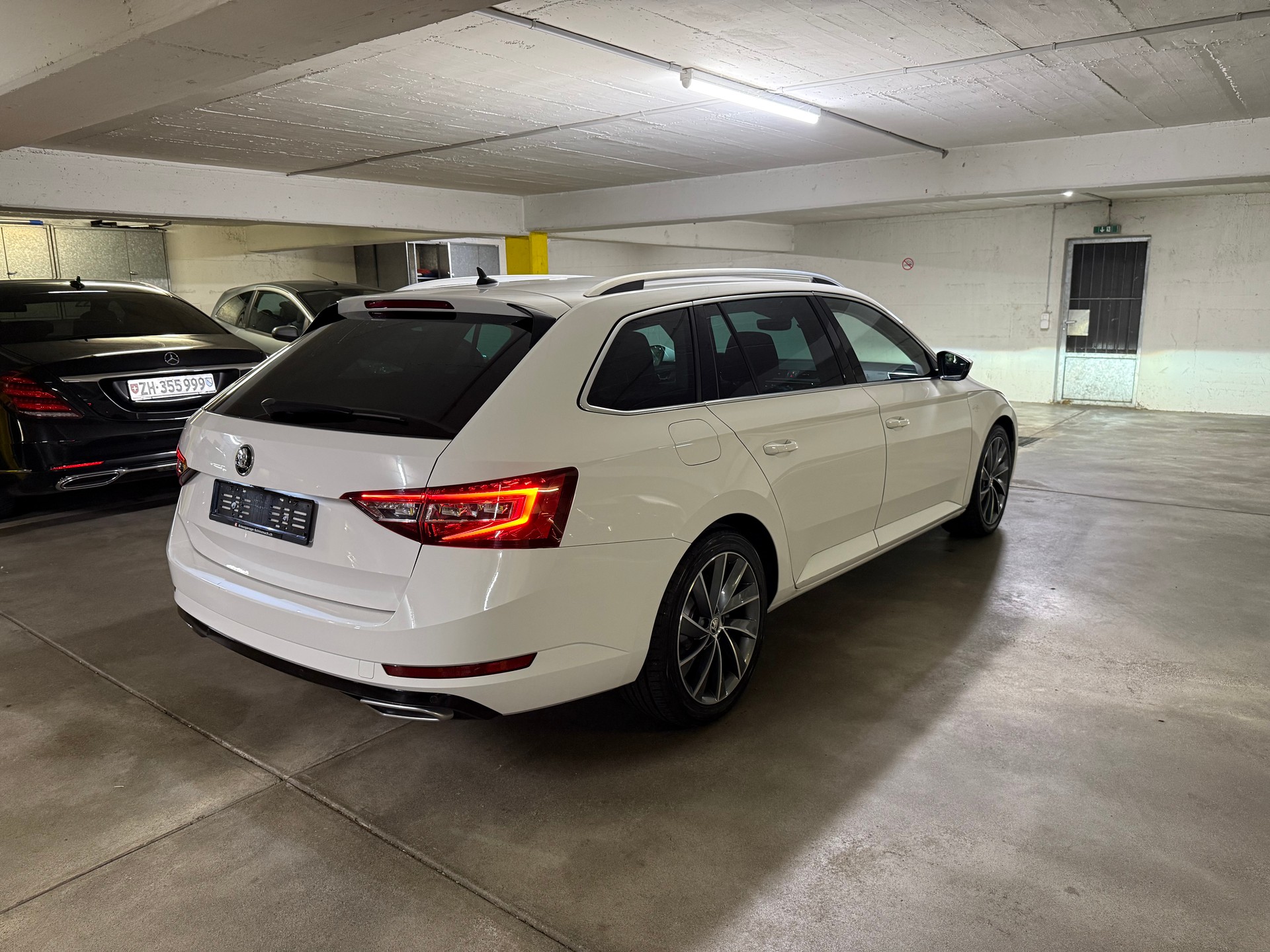 SKODA Superb Combi 2.0 TDi L&K 4x4 DSG-image-4