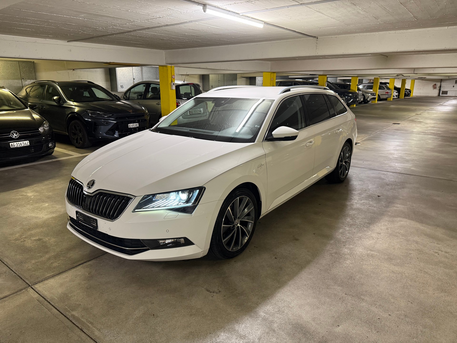SKODA Superb Combi 2.0 TDi L&K 4x4 DSG-image-0