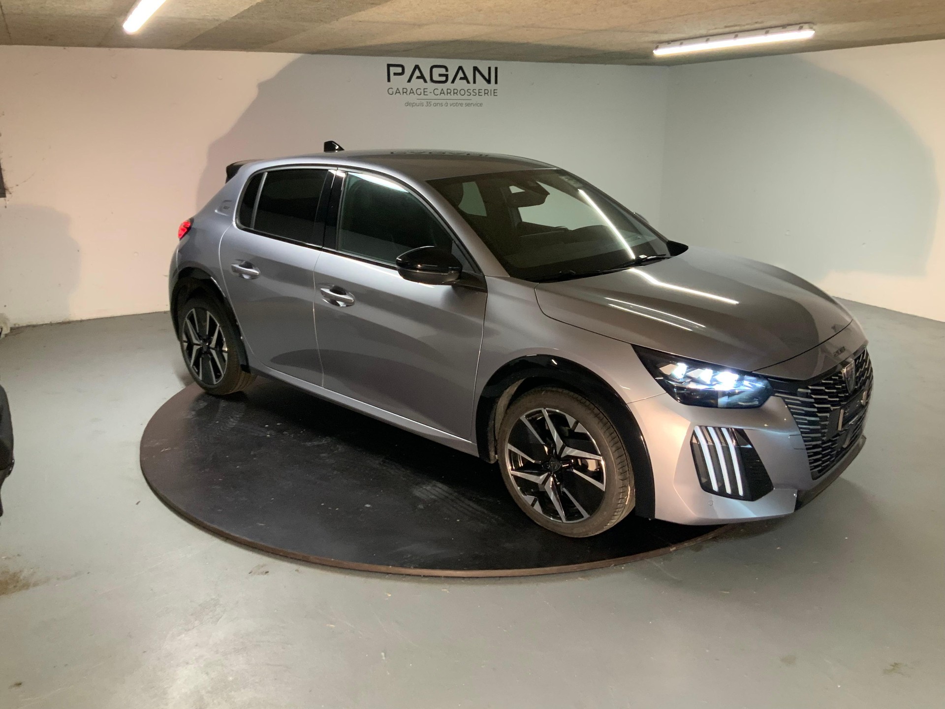 PEUGEOT 208 1.2 Hybrid 145 GT-showroom-element-3