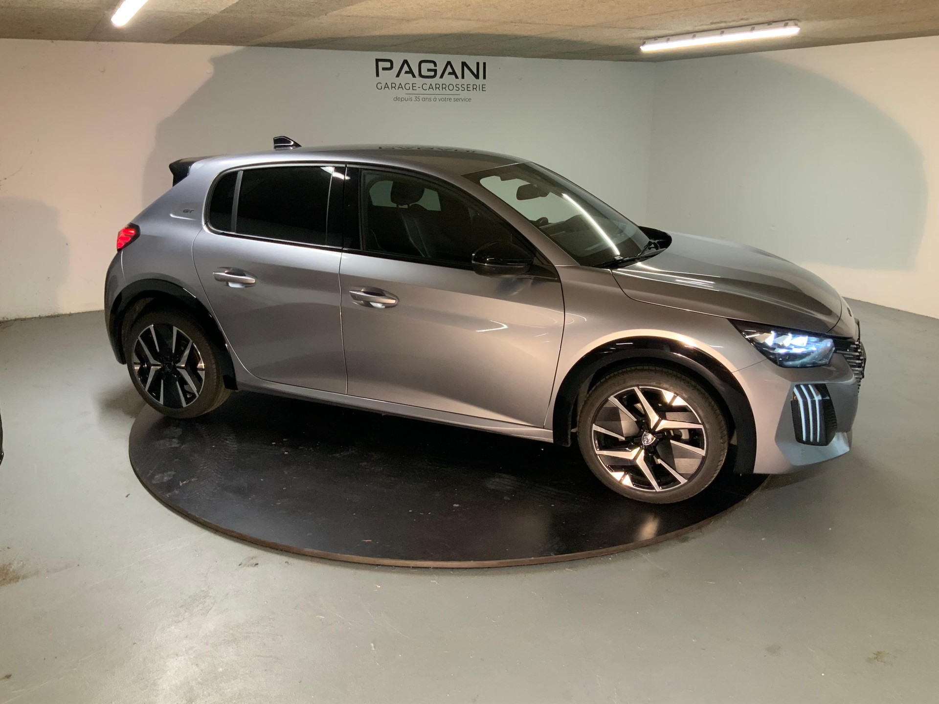 PEUGEOT 208 1.2 Hybrid 145 GT-showroom-element-2