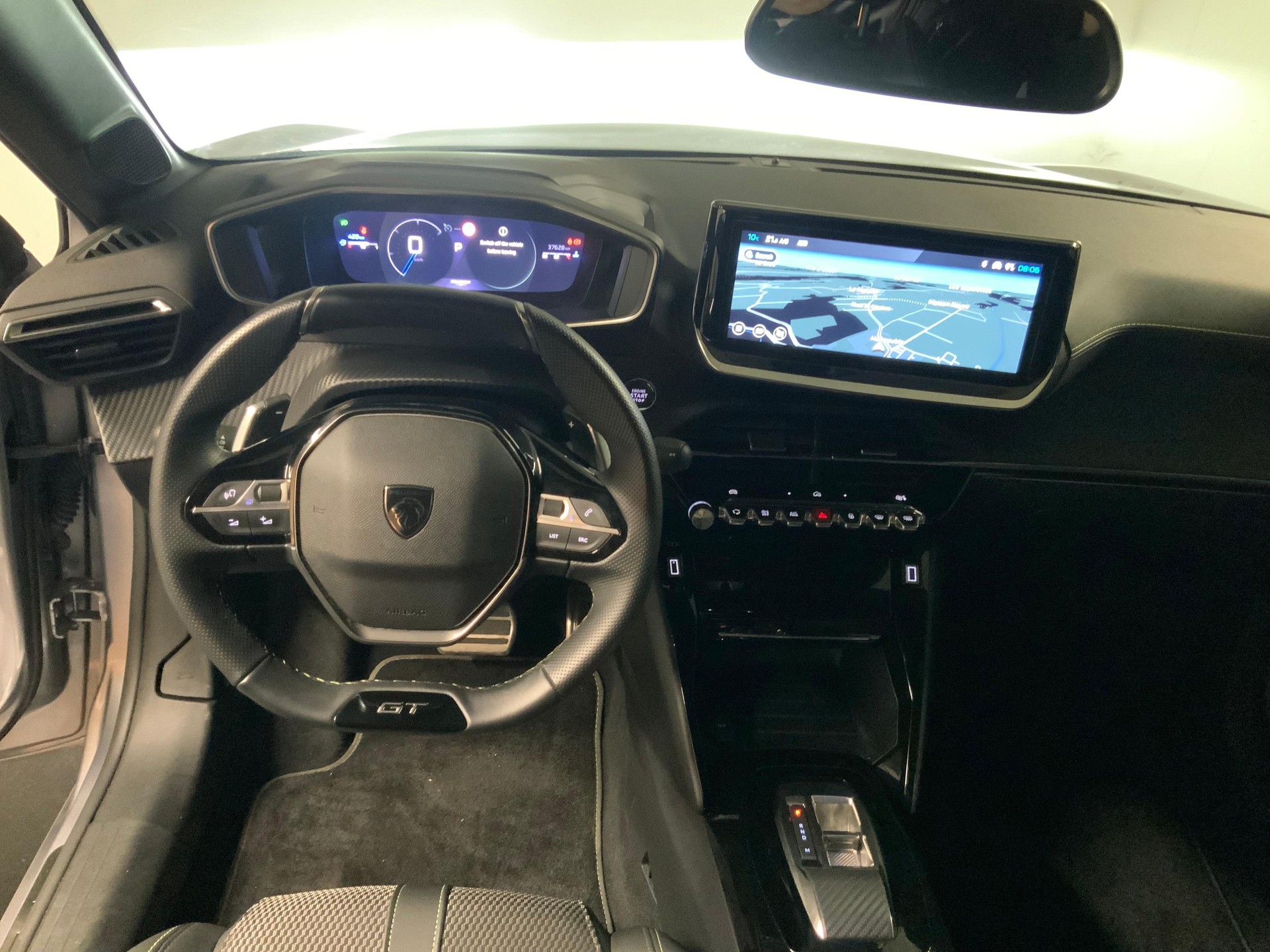 PEUGEOT 208 1.2 Hybrid 145 GT-image-7