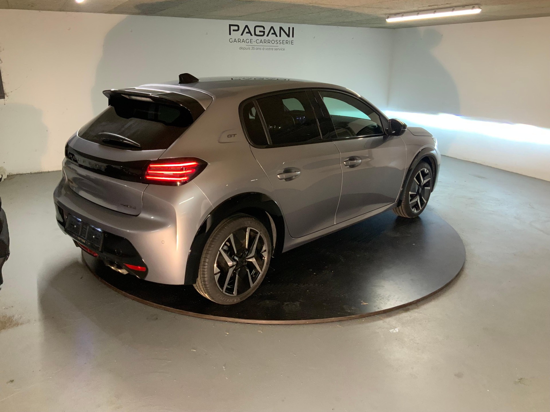 PEUGEOT 208 1.2 Hybrid 145 GT-image-5