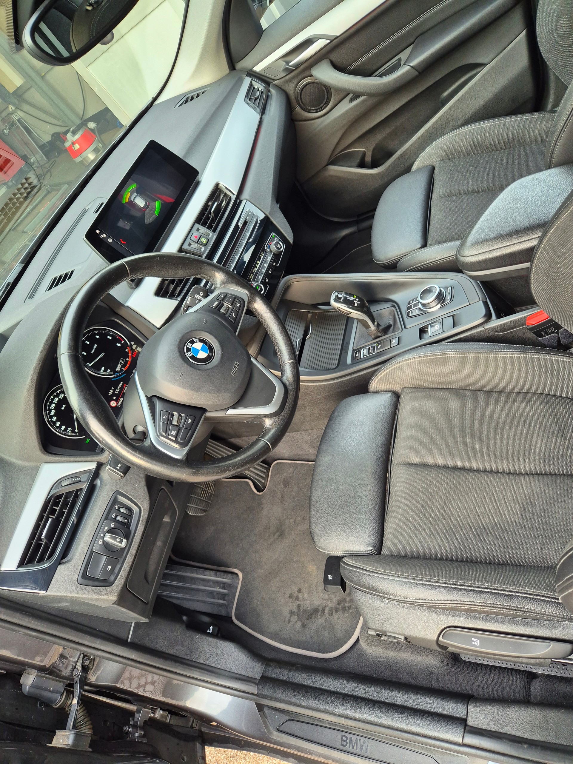 BMW X1 18d xDrive-image-5