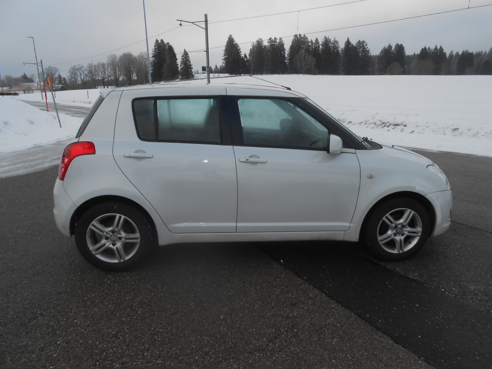 SUZUKI Swift 1.3i 16V GL Top-image-3