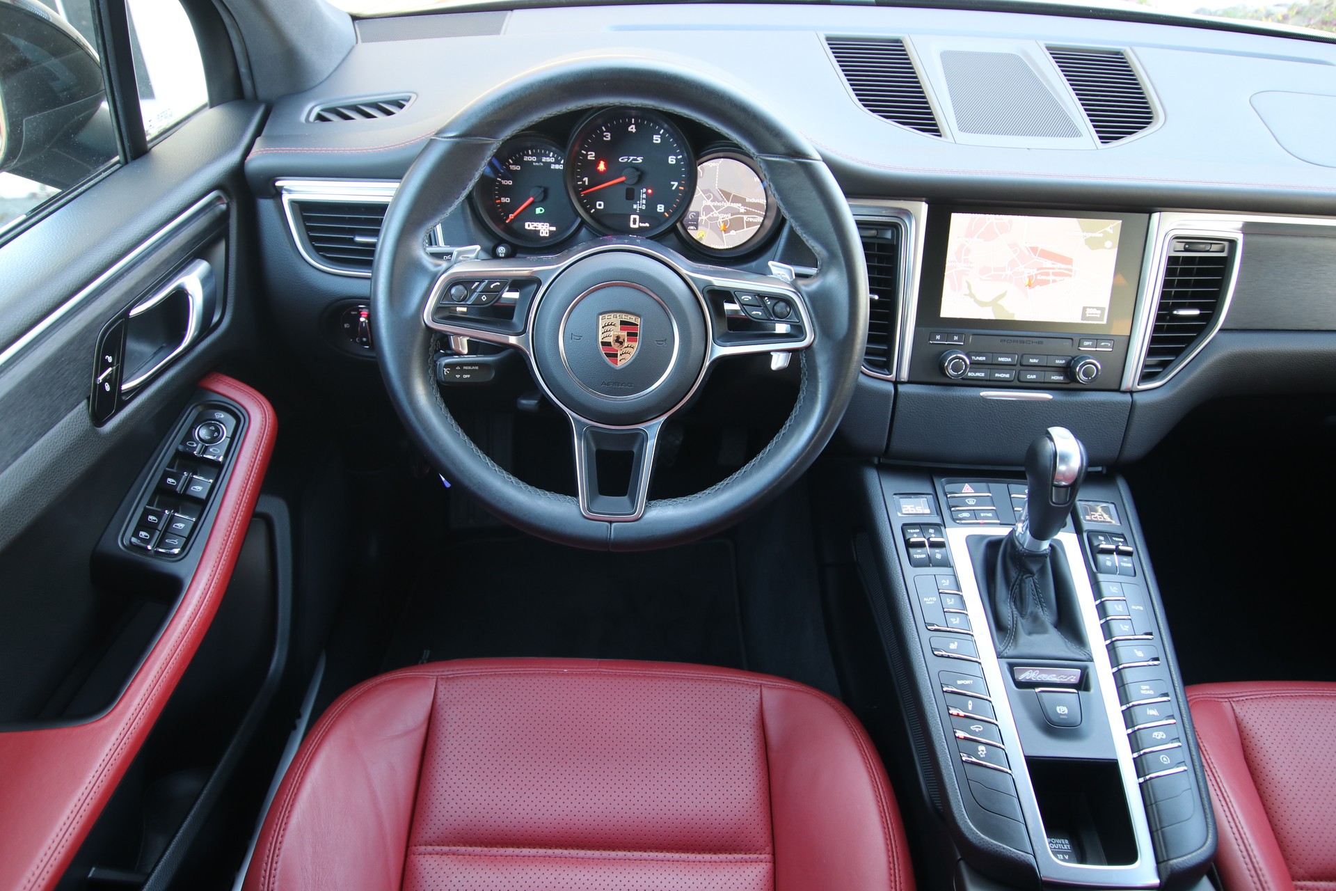 PORSCHE Macan GTS PDK-image-10