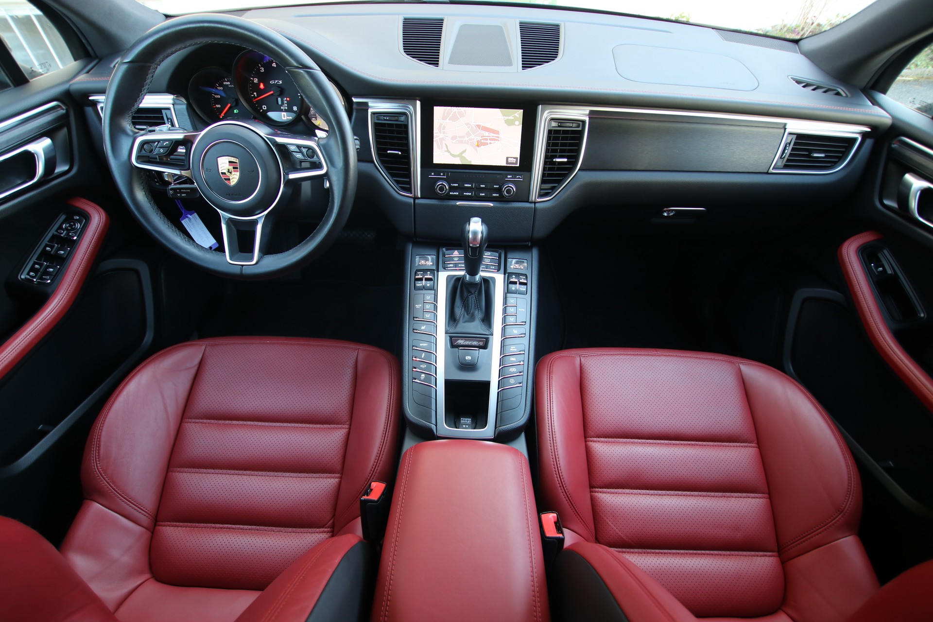 PORSCHE Macan GTS PDK-image-9