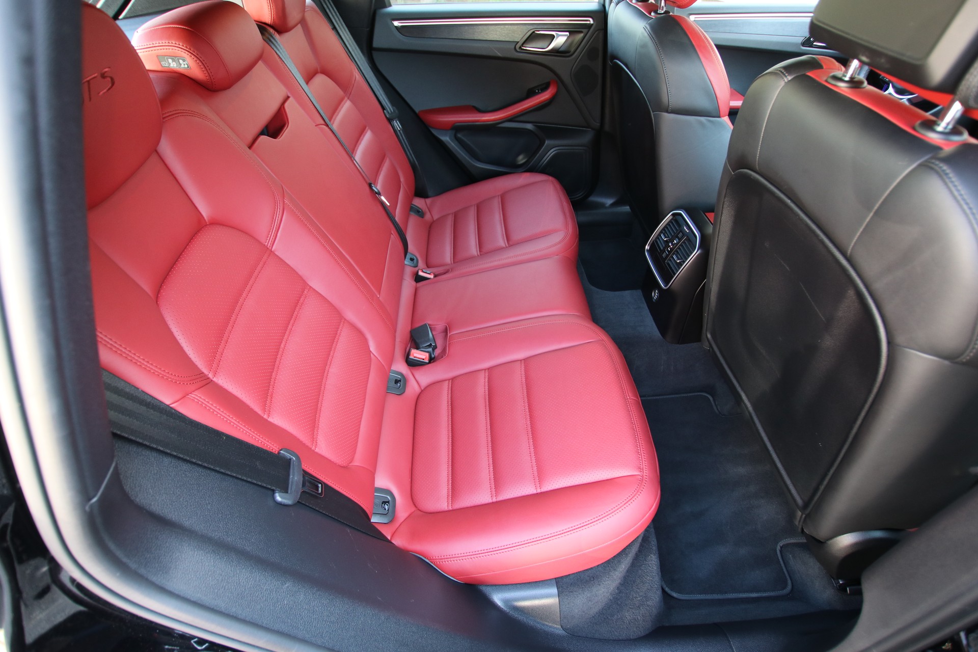 PORSCHE Macan GTS PDK-image-13