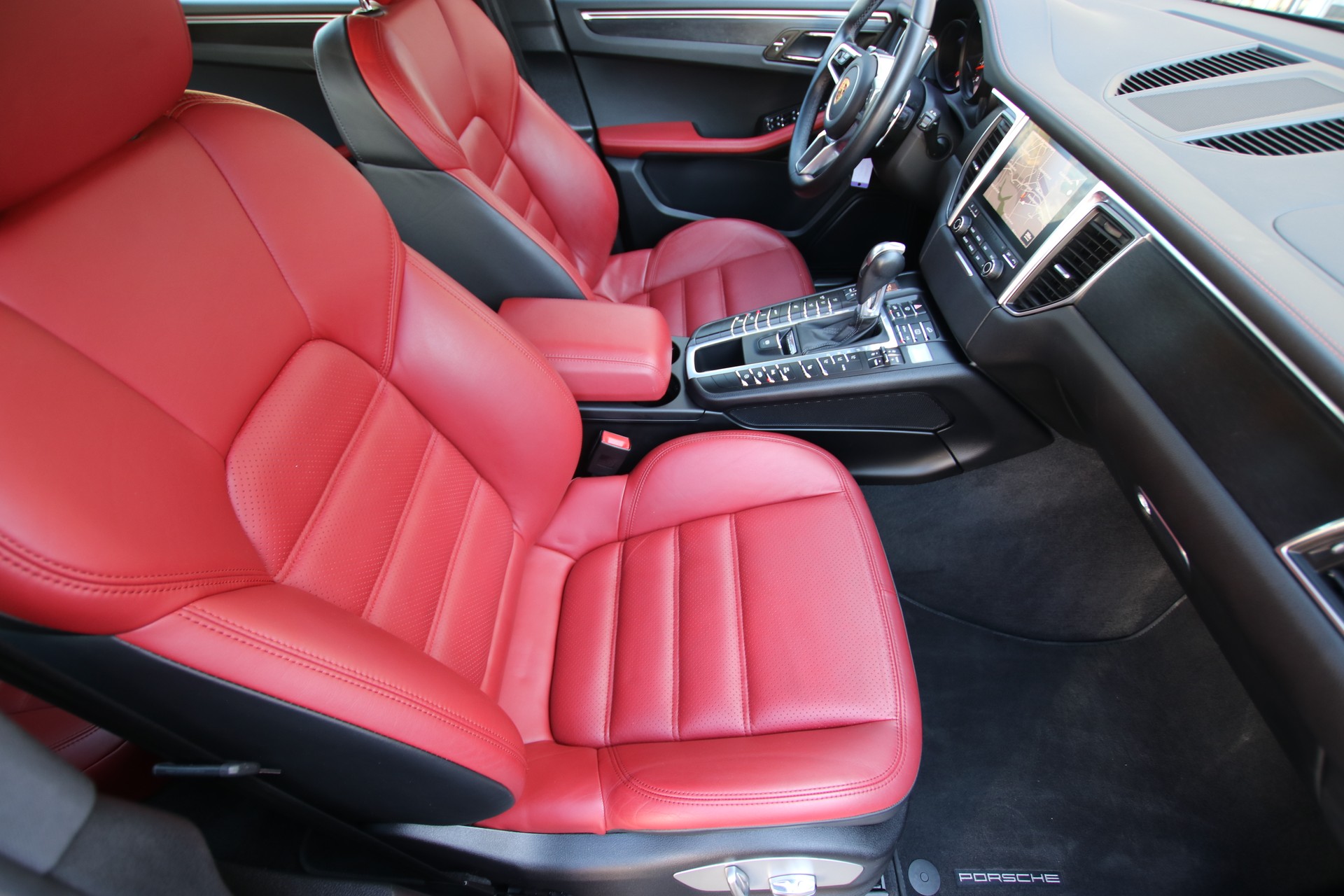 PORSCHE Macan GTS PDK-image-12