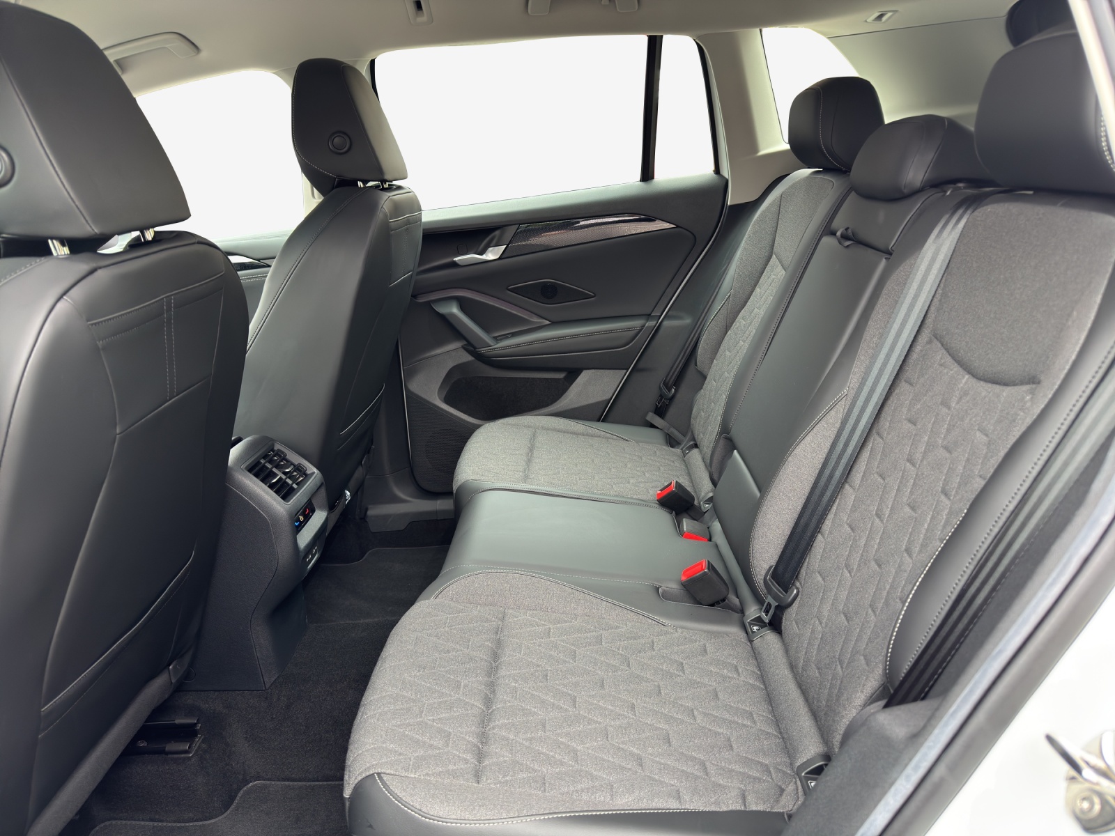 VW Tiguan 1.5 TSI evo2 eHybrid Life DSG-image-12