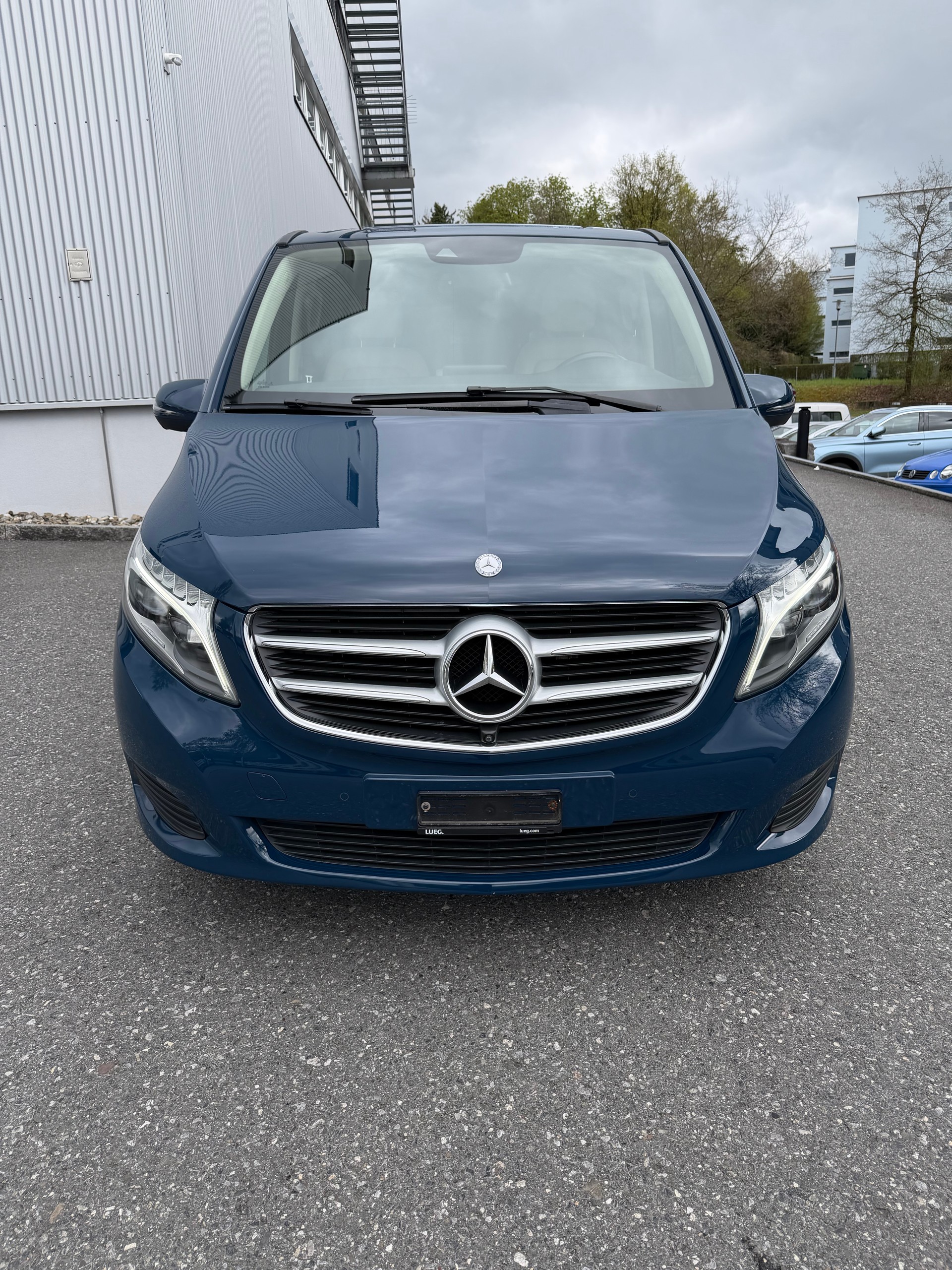 MERCEDES-BENZ V 200 d Avantgarde lang 7G-Tronic-image-2