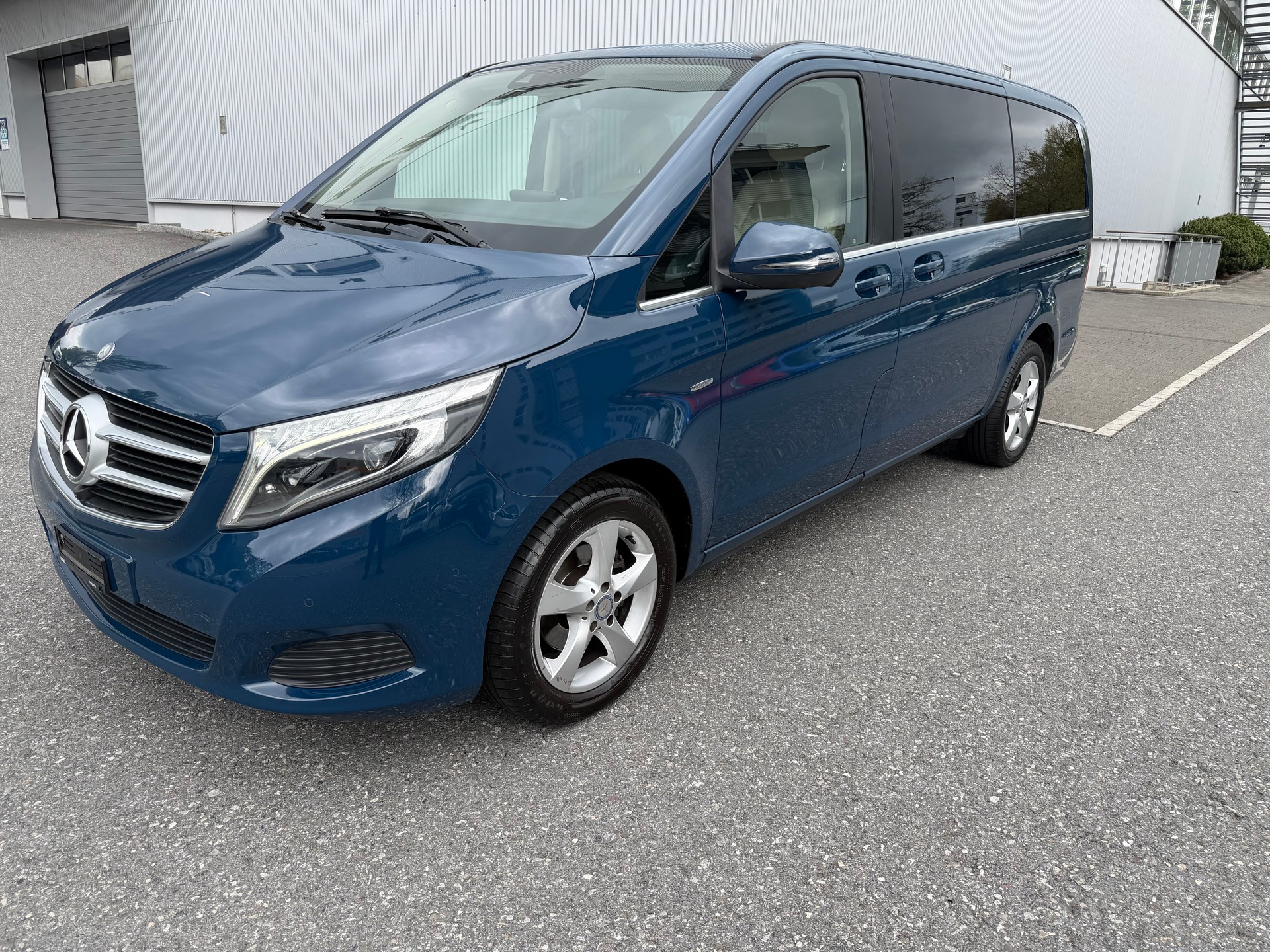 MERCEDES-BENZ V 200 d Avantgarde lang 7G-Tronic-image-1
