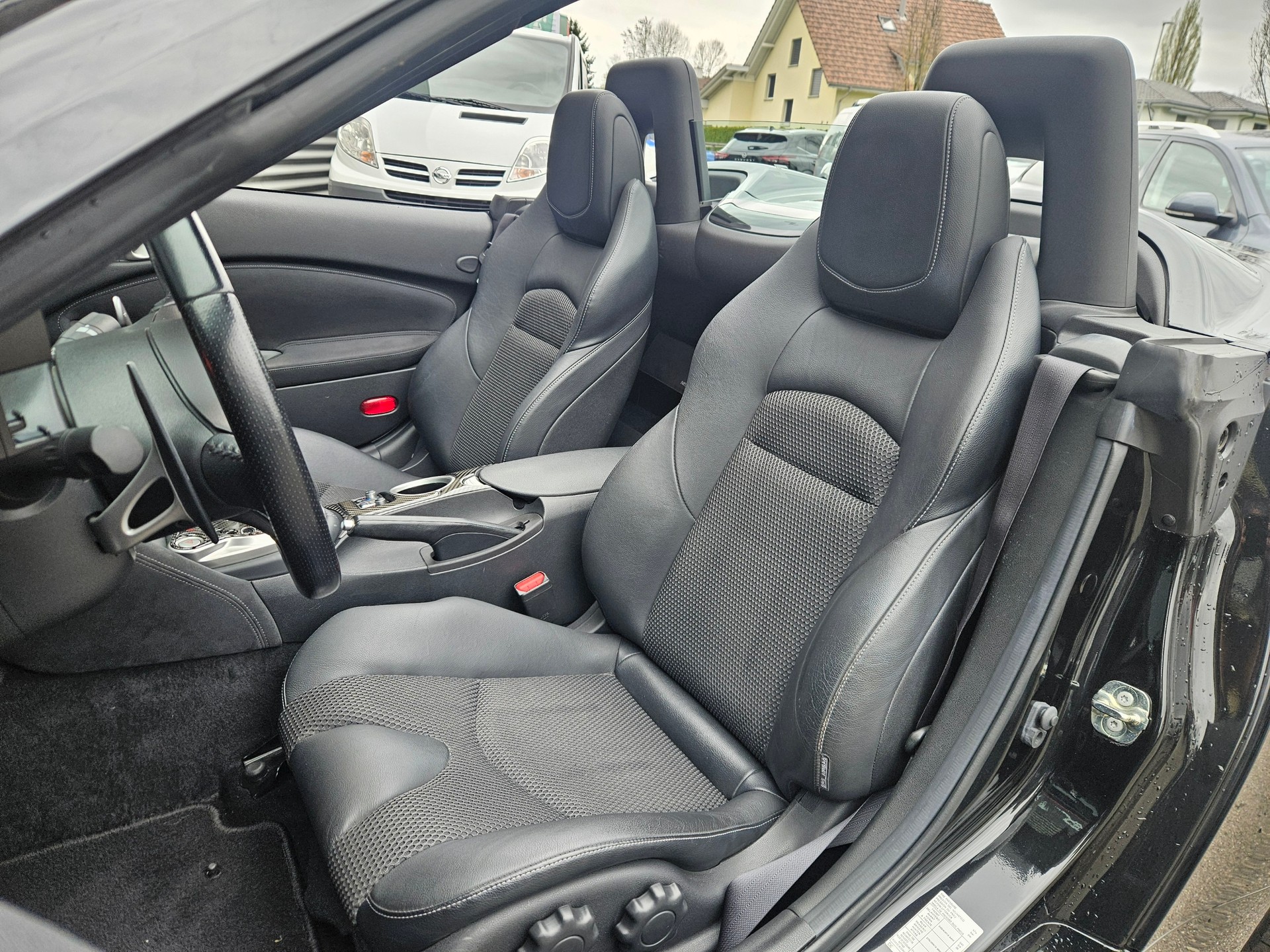 NISSAN 370 Z Roadster Pack Automatic-image-10