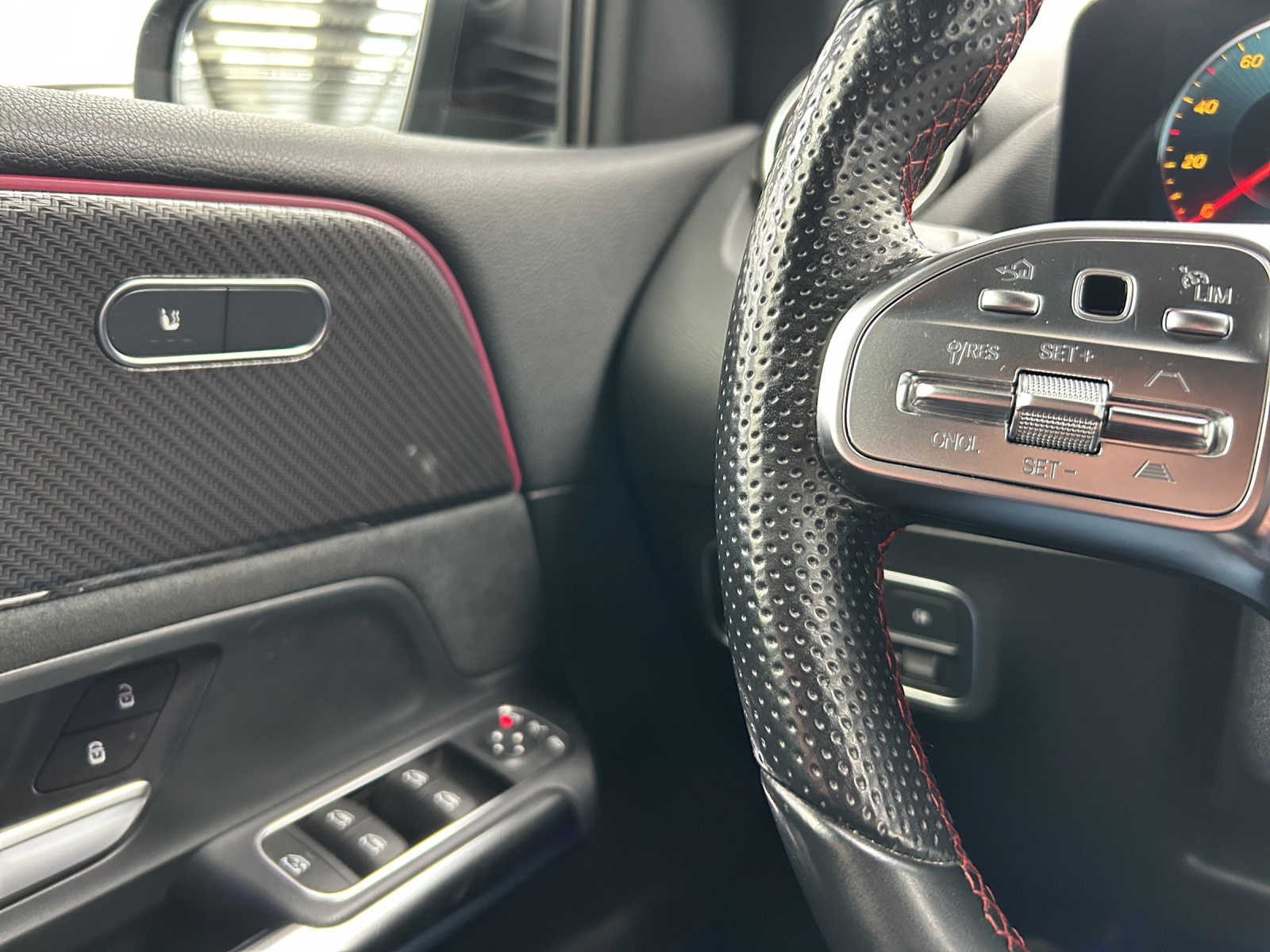 MERCEDES-BENZ B 220 d 4Matic AMG Line 8G-DCT-image-12