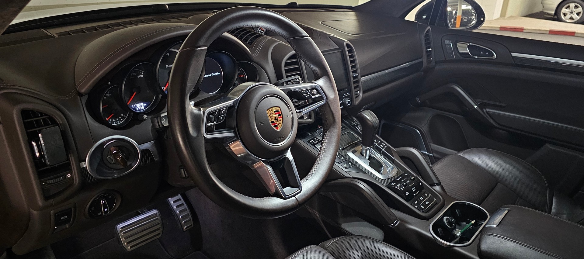 PORSCHE 4.8 V8 Turbo-image-1