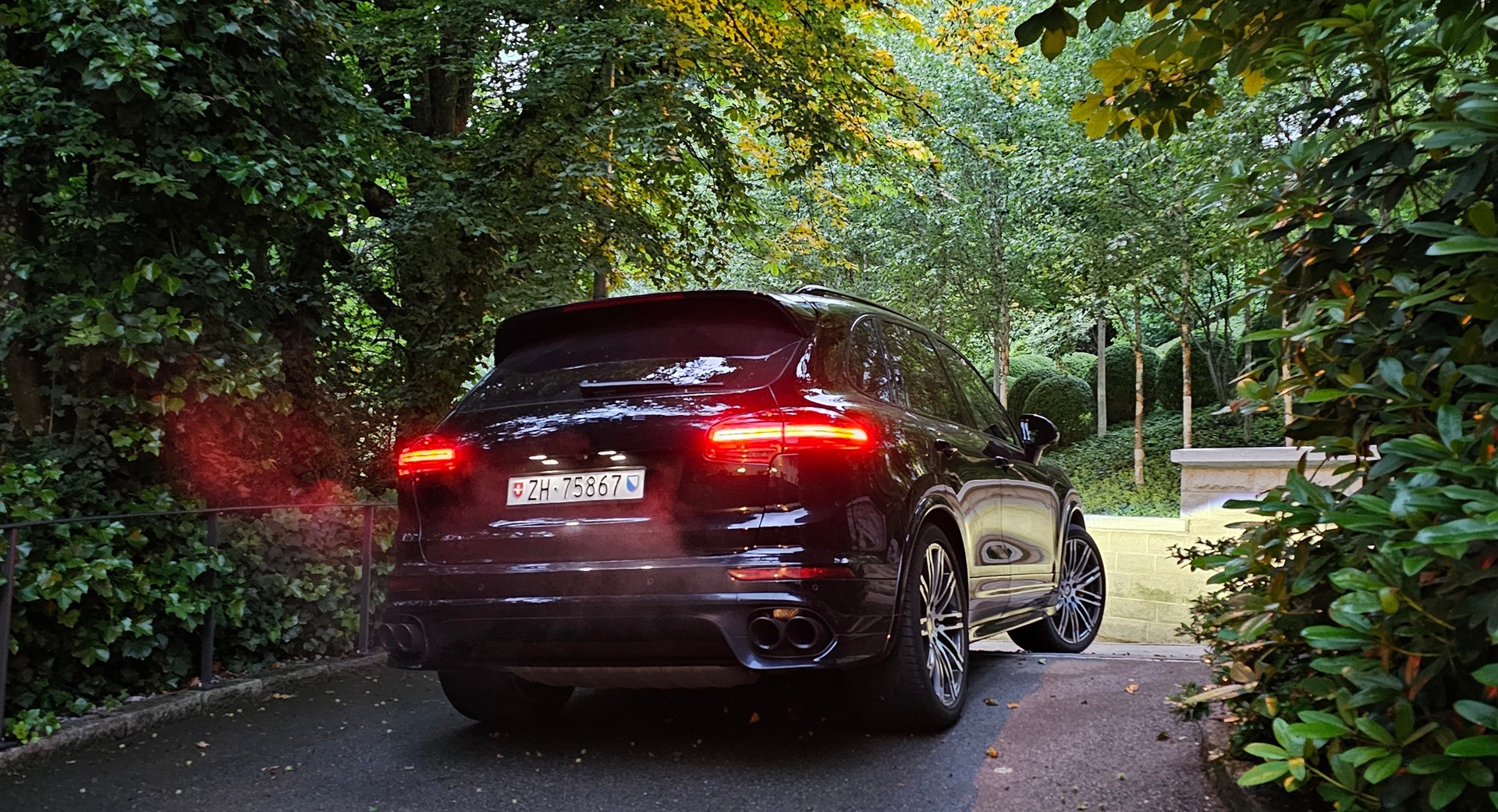 PORSCHE 4.8 V8 Turbo-image-7