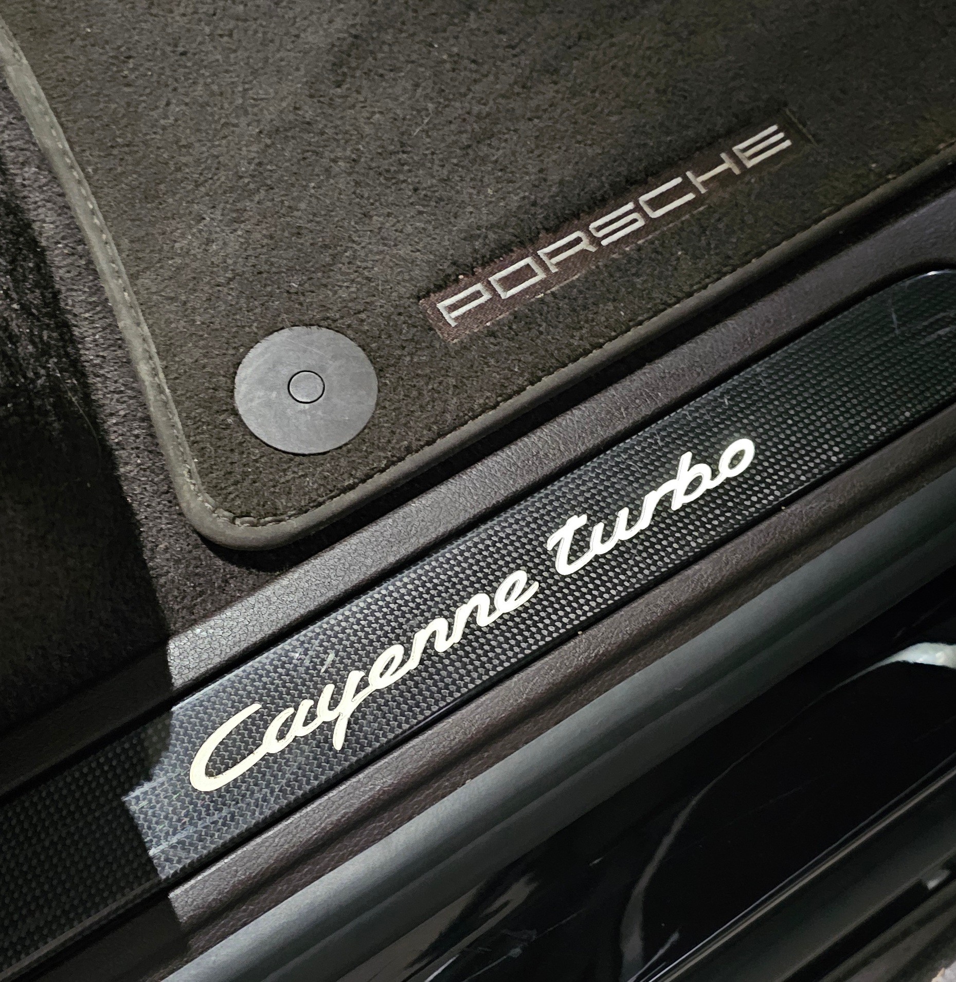 PORSCHE 4.8 V8 Turbo-image-6