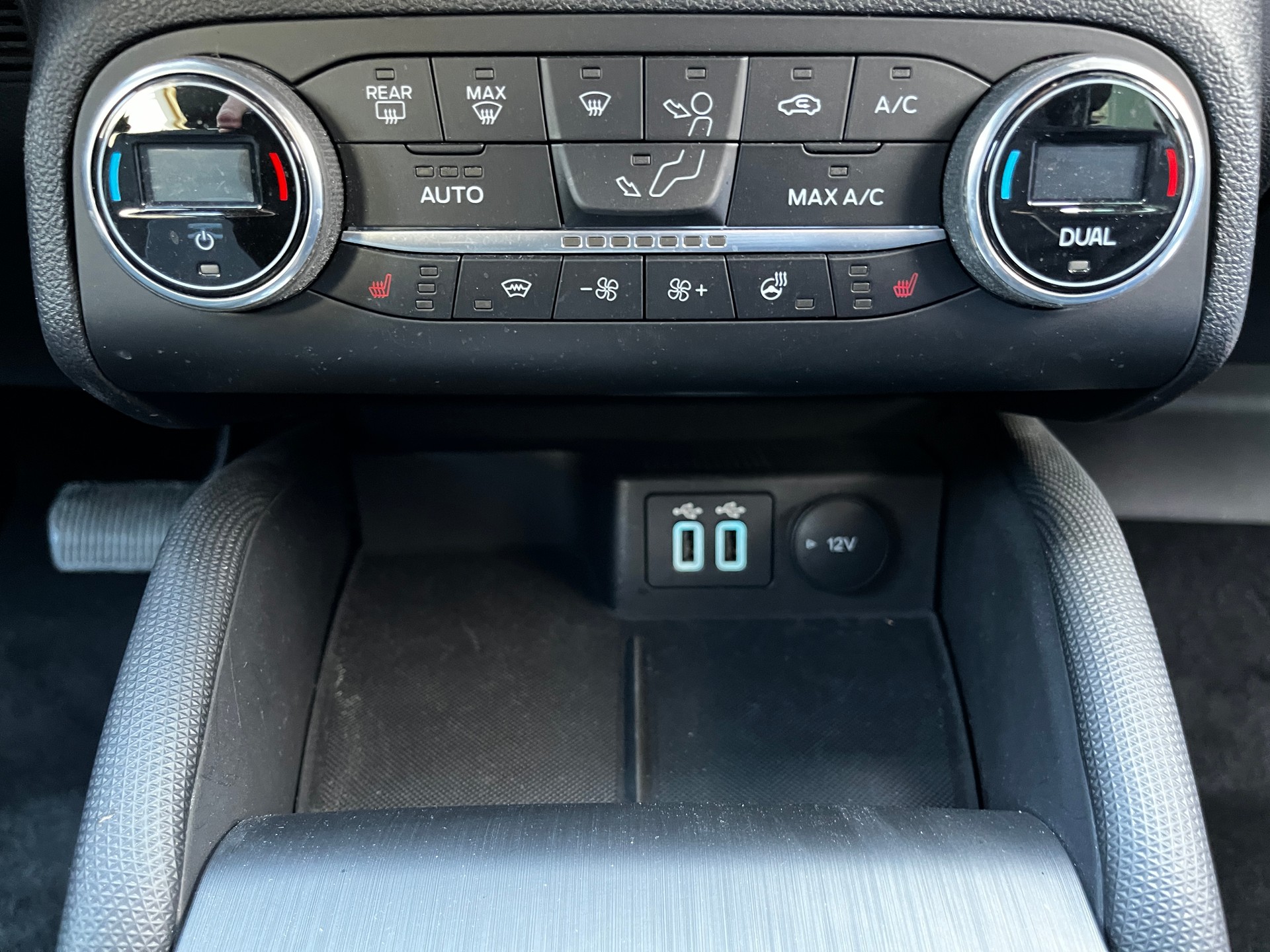 FORD Focus 1.0 SCTi Active Automatic-image-14
