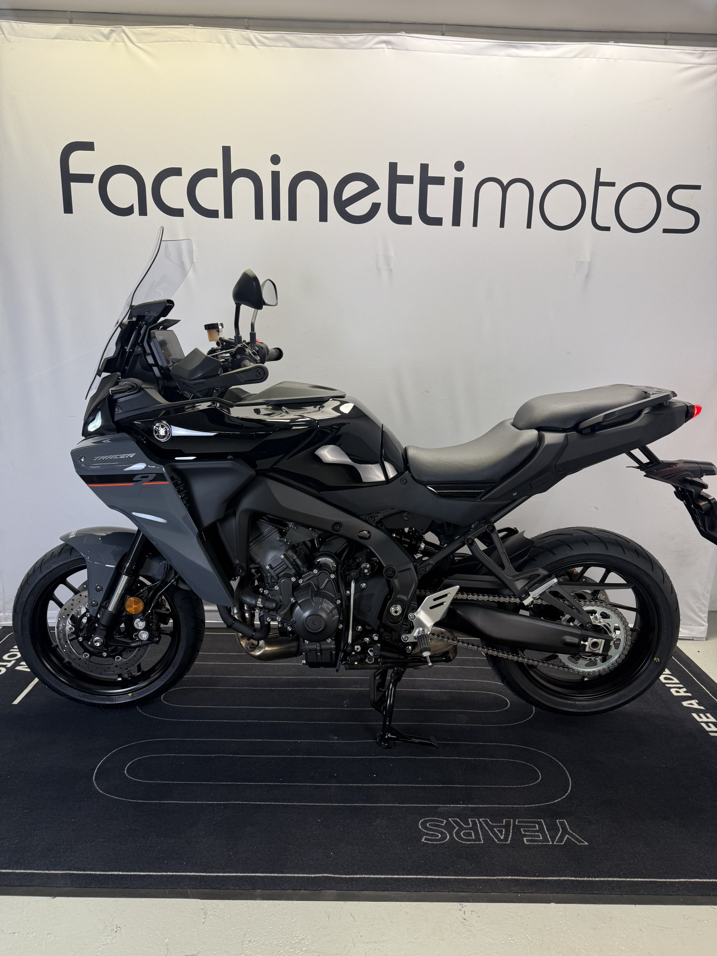 YAMAHA Tracer 9-showroom-element-2