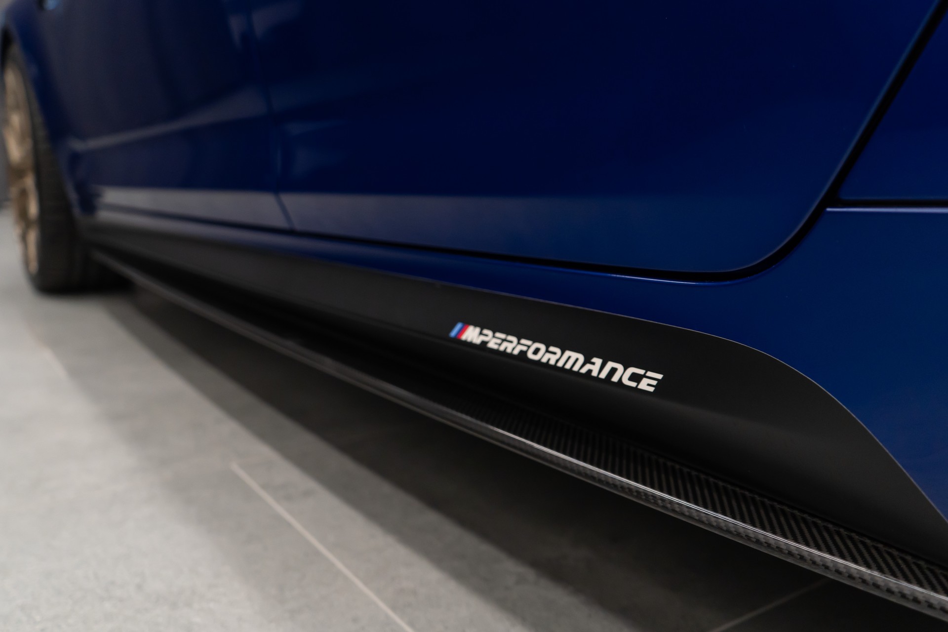 BMW M5 xDrive Drivelogic / V8 / 600PS / MARINA BAY BLUE / M-PERFORMANCE EXTERIEUR / 21" AVERSUS-image-28