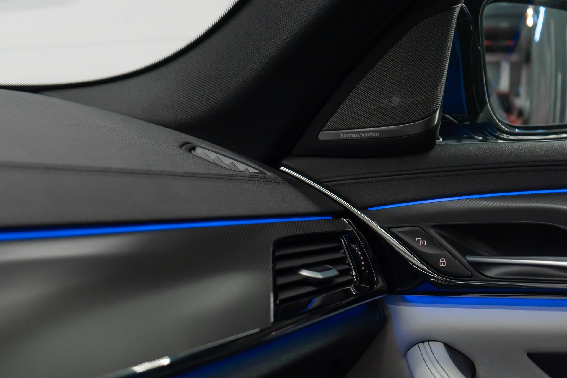 BMW M5 xDrive Drivelogic / V8 / 600PS / MARINA BAY BLUE / M-PERFORMANCE EXTERIEUR / 21" AVERSUS-image-18