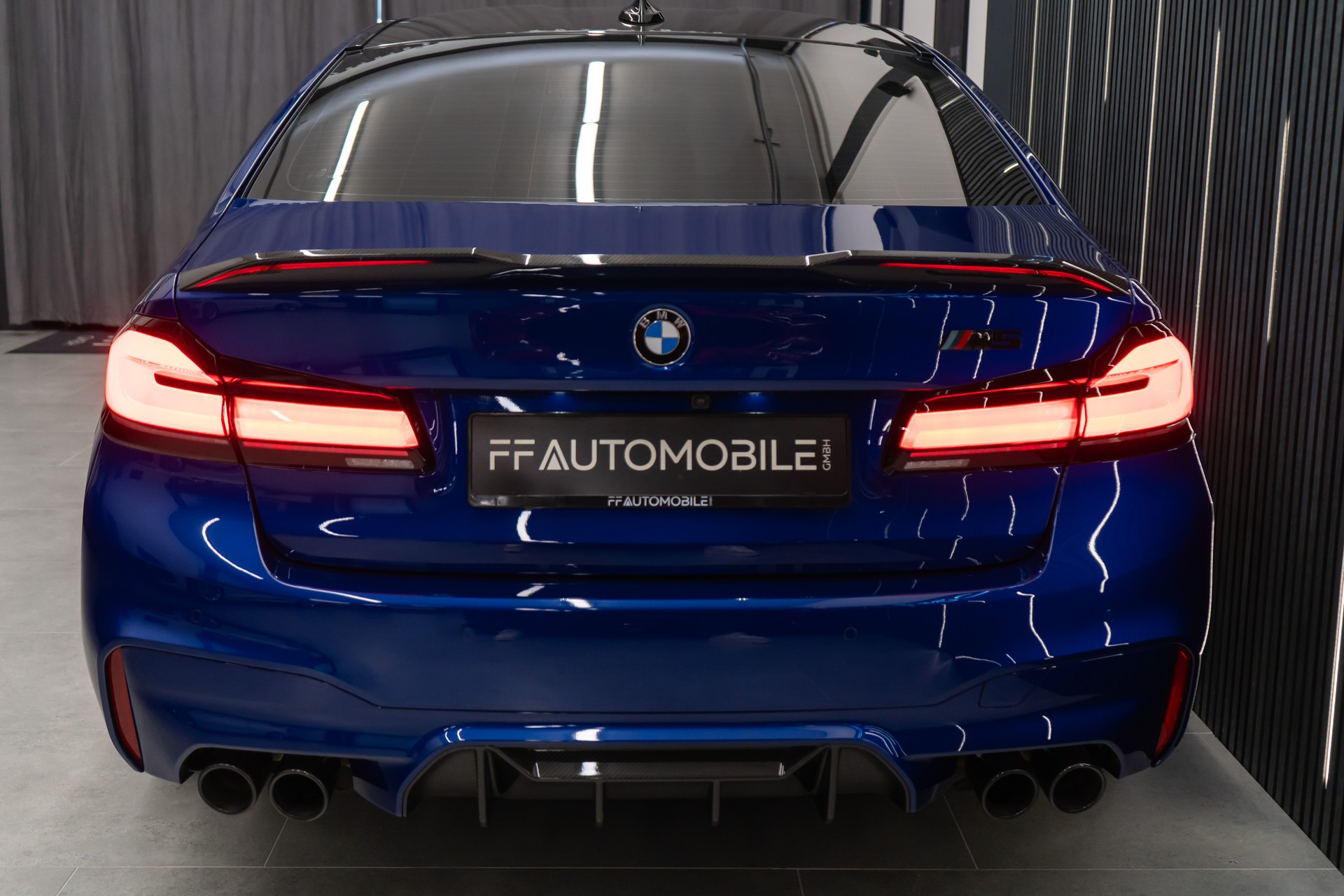 BMW M5 xDrive Drivelogic / V8 / 600PS / MARINA BAY BLUE / M-PERFORMANCE EXTERIEUR / 21" AVERSUS-image-24