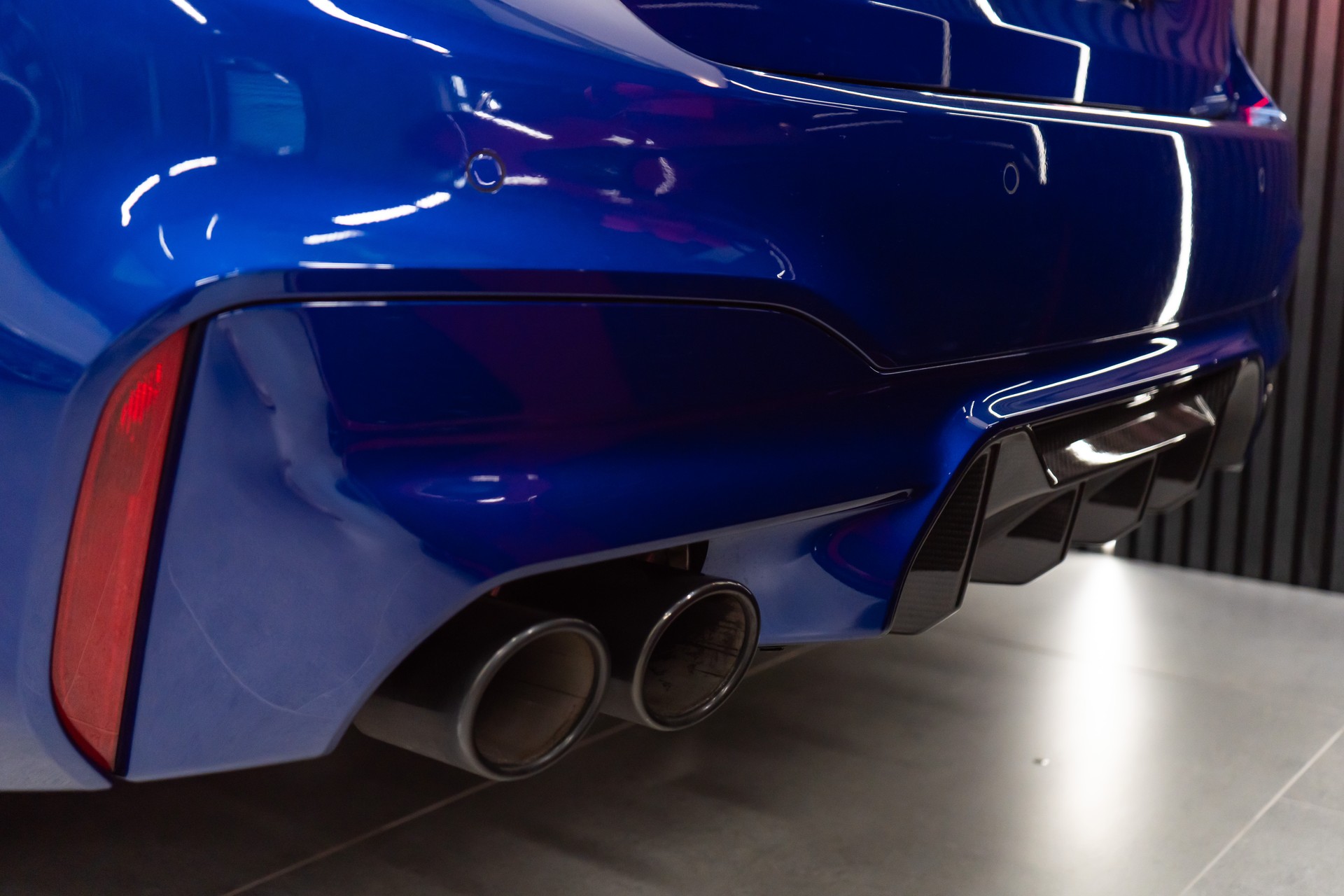 BMW M5 xDrive Drivelogic / V8 / 600PS / MARINA BAY BLUE / M-PERFORMANCE EXTERIEUR / 21" AVERSUS-image-26