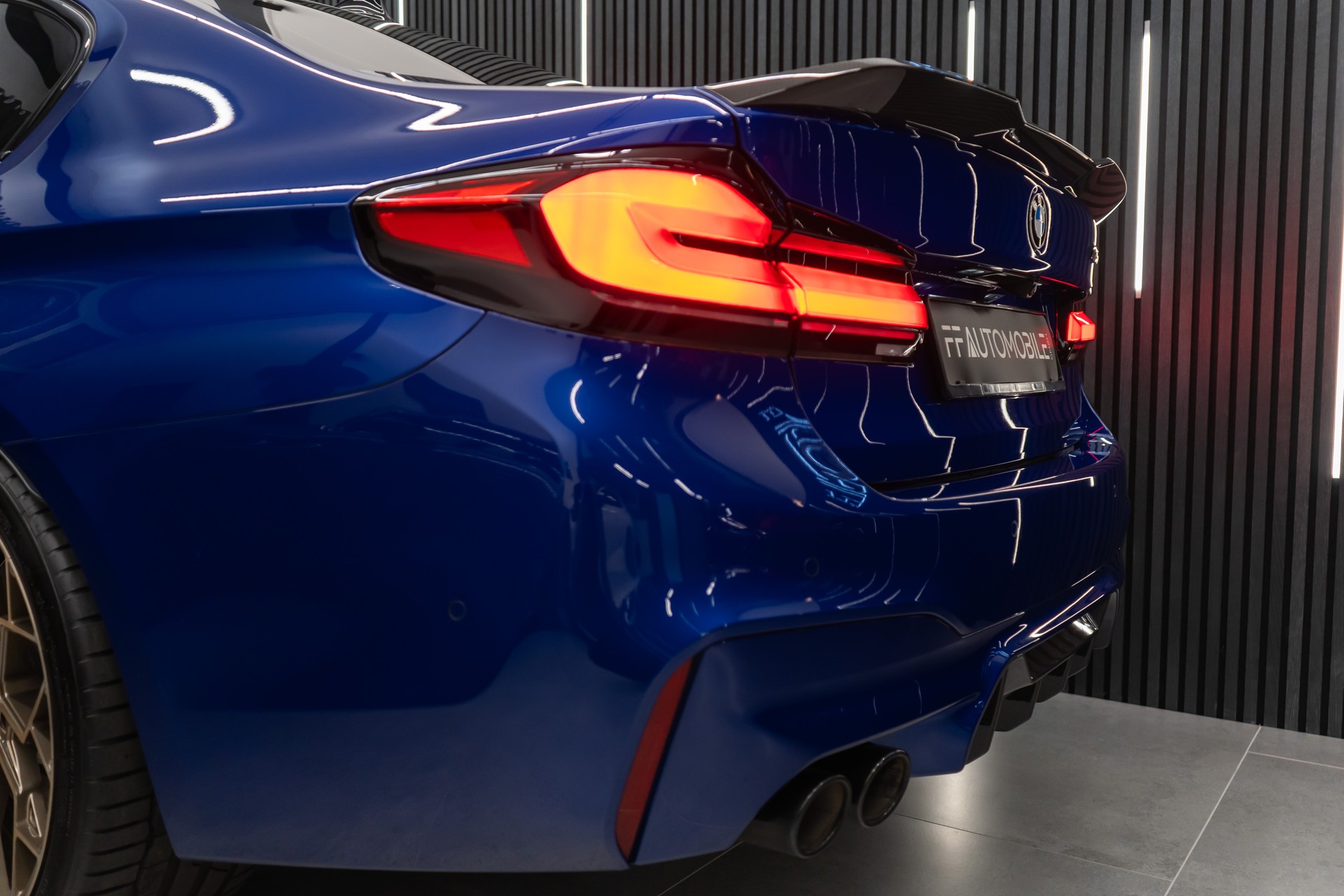 BMW M5 xDrive Drivelogic / V8 / 600PS / MARINA BAY BLUE / M-PERFORMANCE EXTERIEUR / 21" AVERSUS-image-23