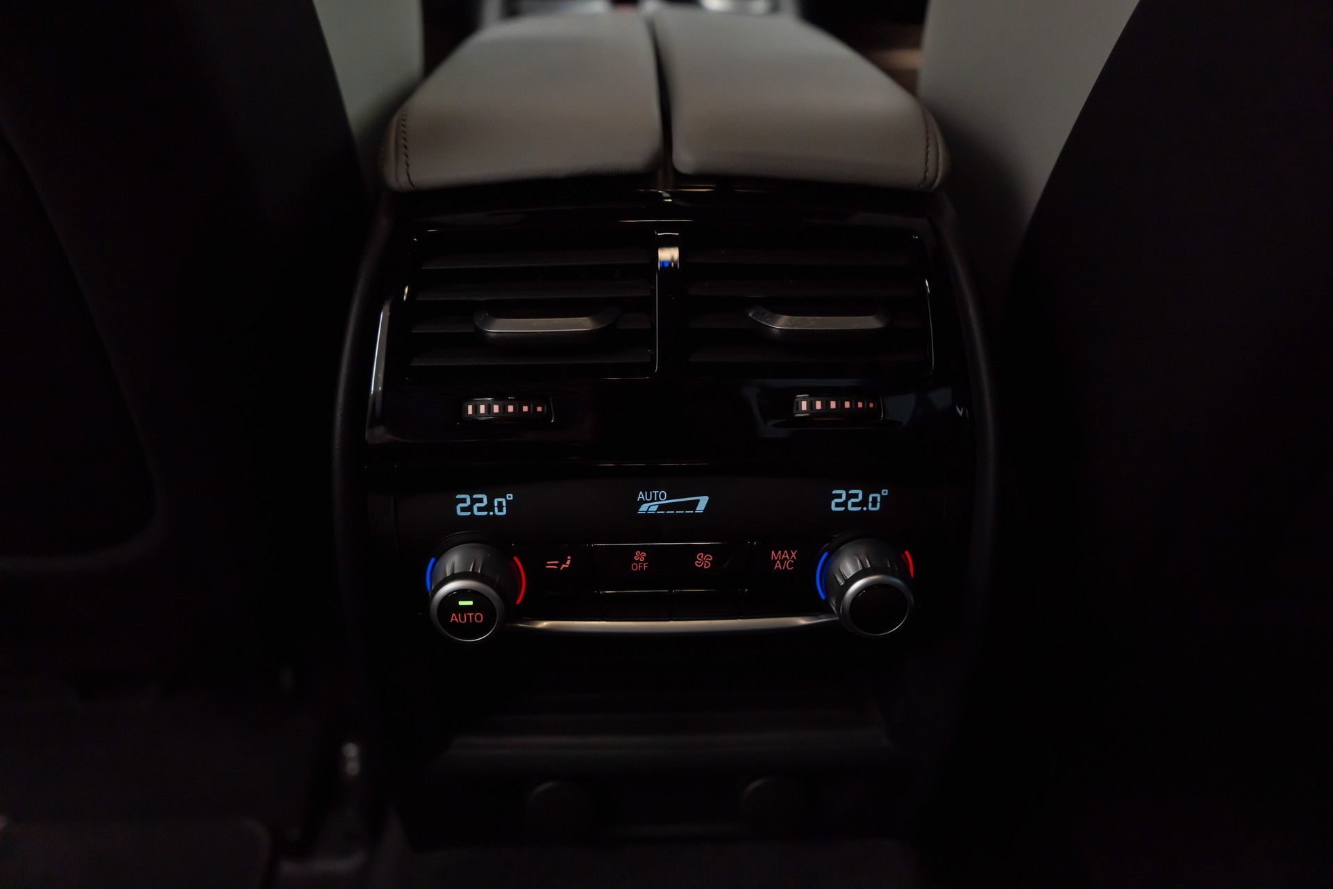 BMW M5 xDrive Drivelogic / V8 / 600PS / MARINA BAY BLUE / M-PERFORMANCE EXTERIEUR / 21" AVERSUS-image-20