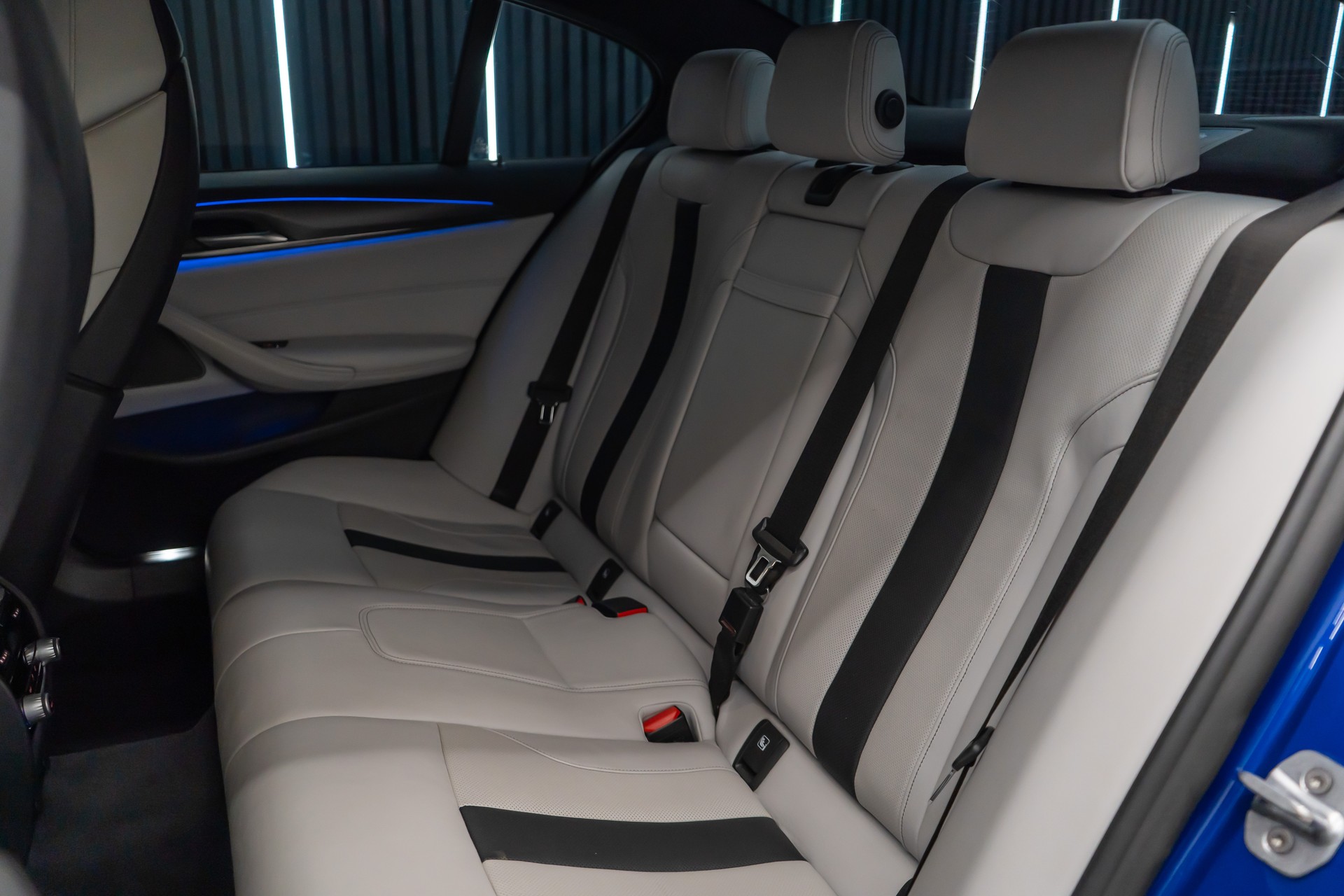 BMW M5 xDrive Drivelogic / V8 / 600PS / MARINA BAY BLUE / M-PERFORMANCE EXTERIEUR / 21" AVERSUS-image-19